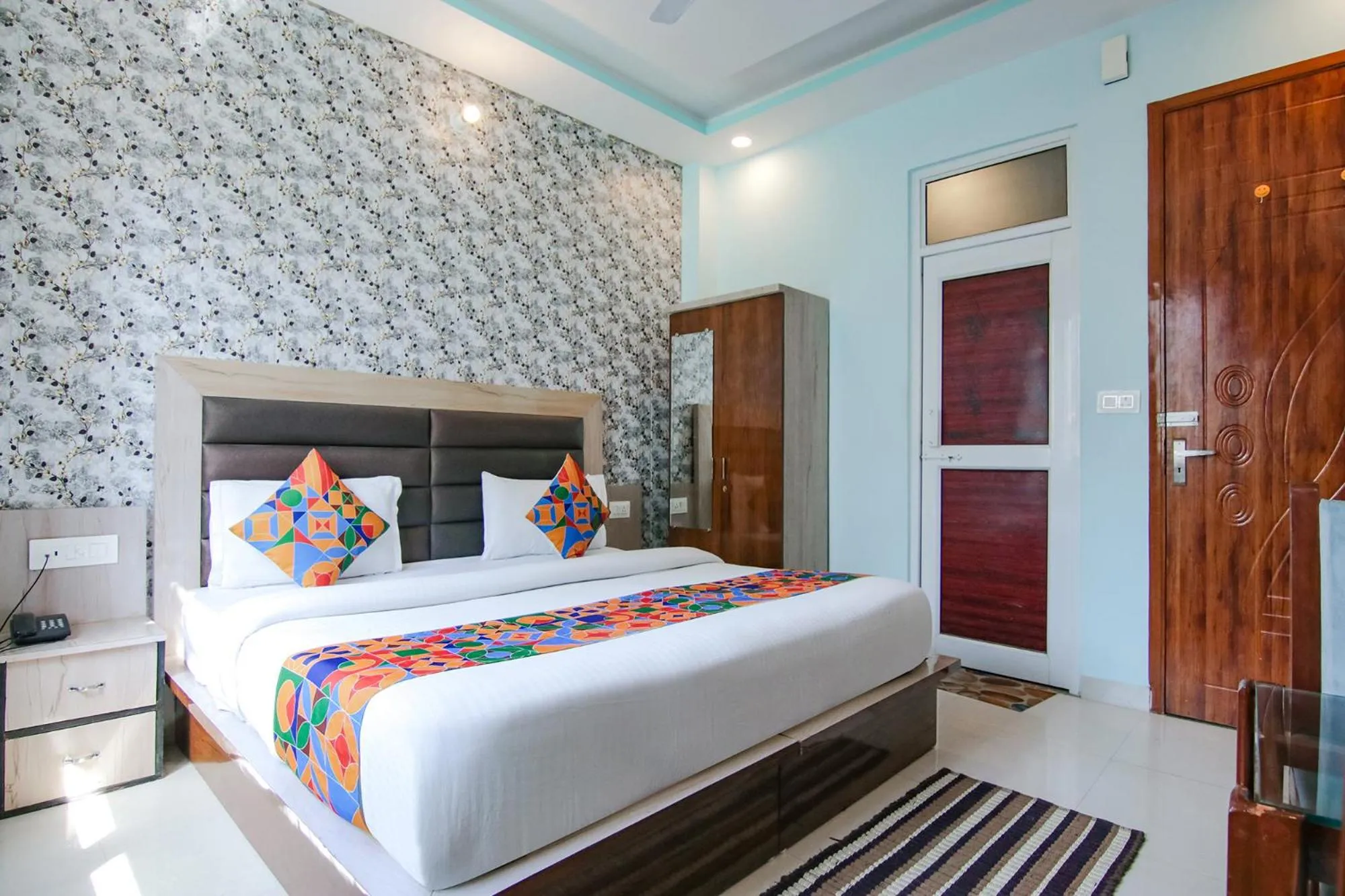 Bed in Hotel Kaanha Residency Inn By Shree Krishna Hospitality