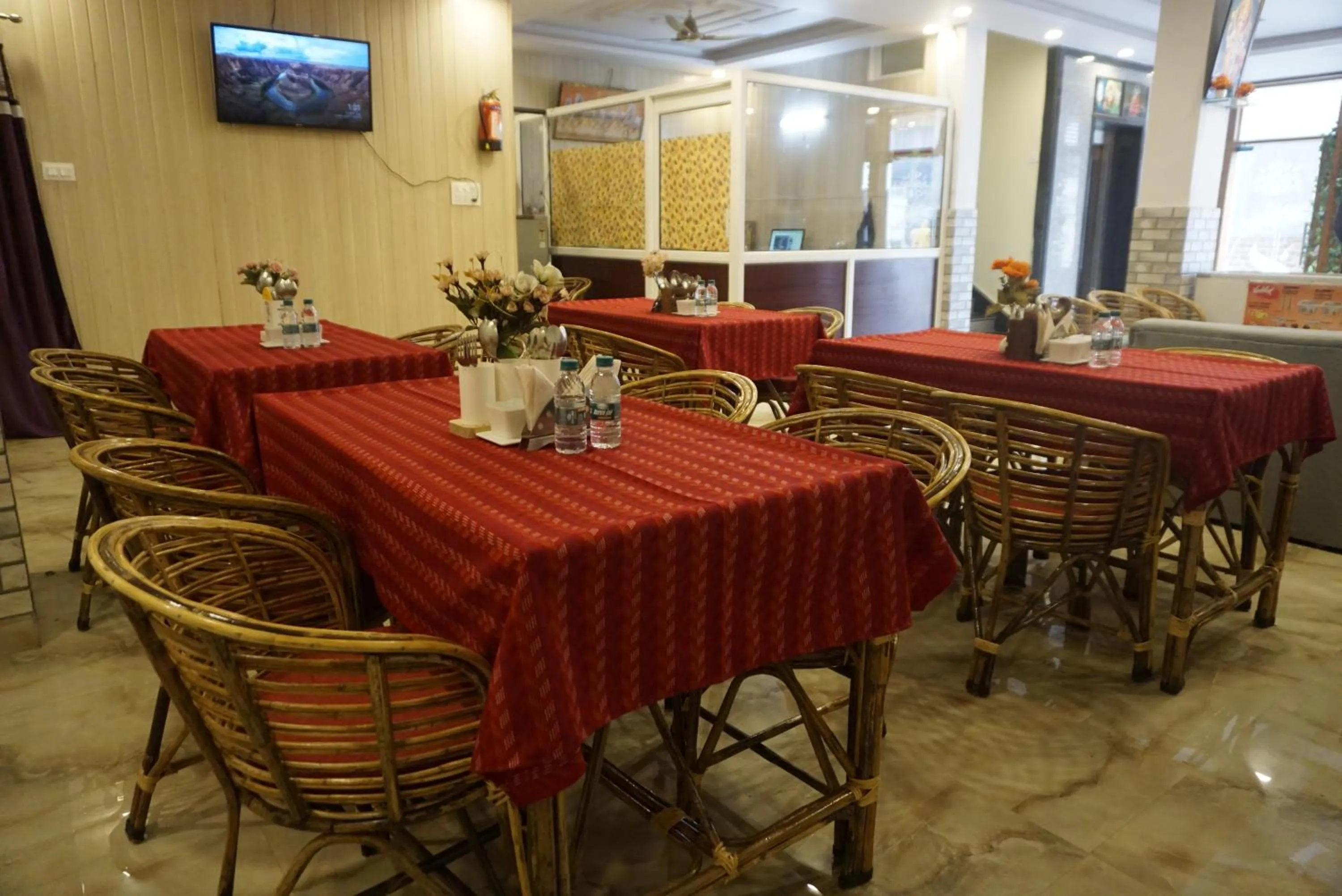 Restaurant/places to eat in Hotel Kaanha Residency Inn By Shree Krishna Hospitality