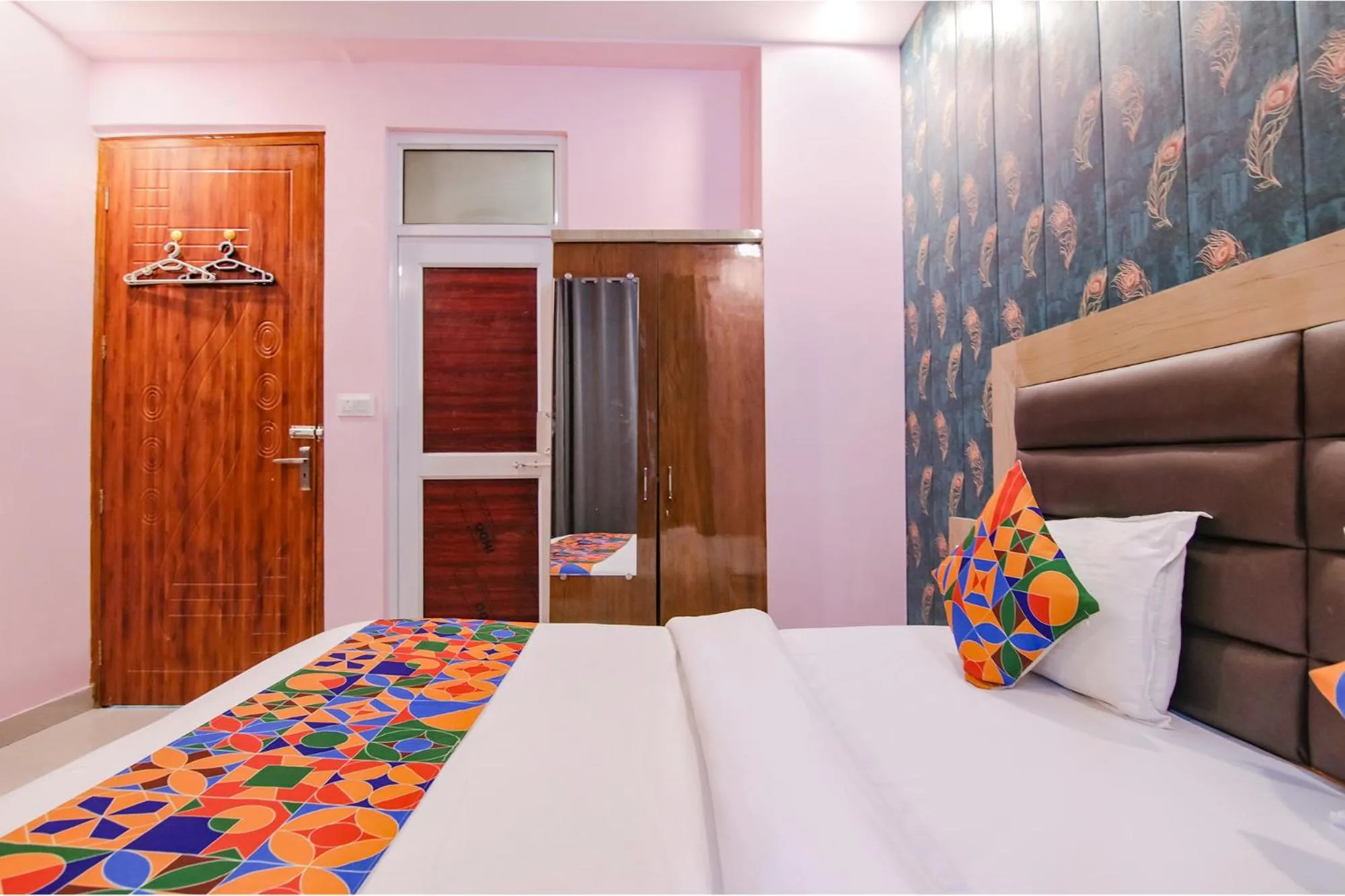 Bed in Hotel Kaanha Residency Inn By Shree Krishna Hospitality