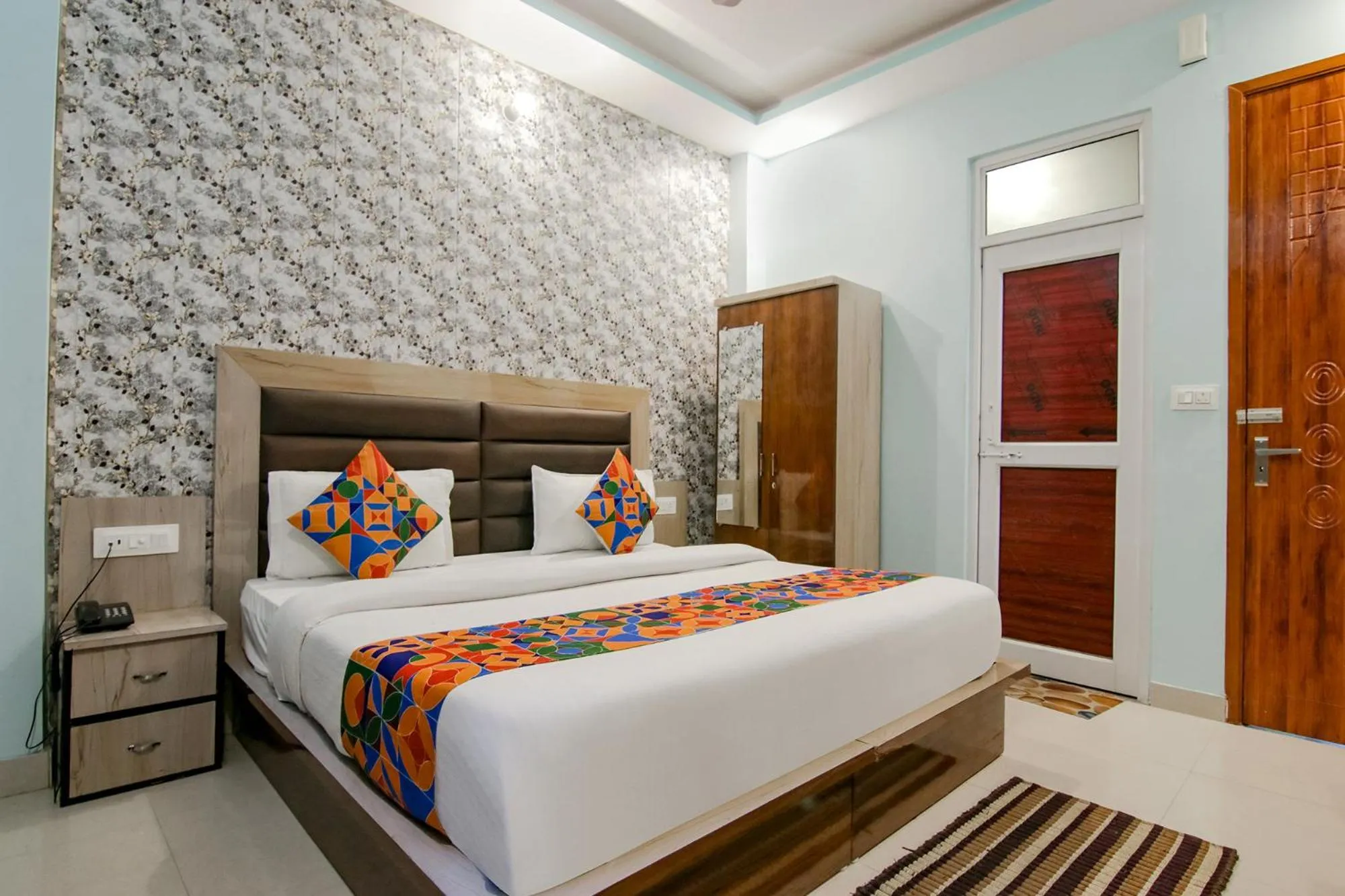 Bed in Hotel Kaanha Residency Inn By Shree Krishna Hospitality
