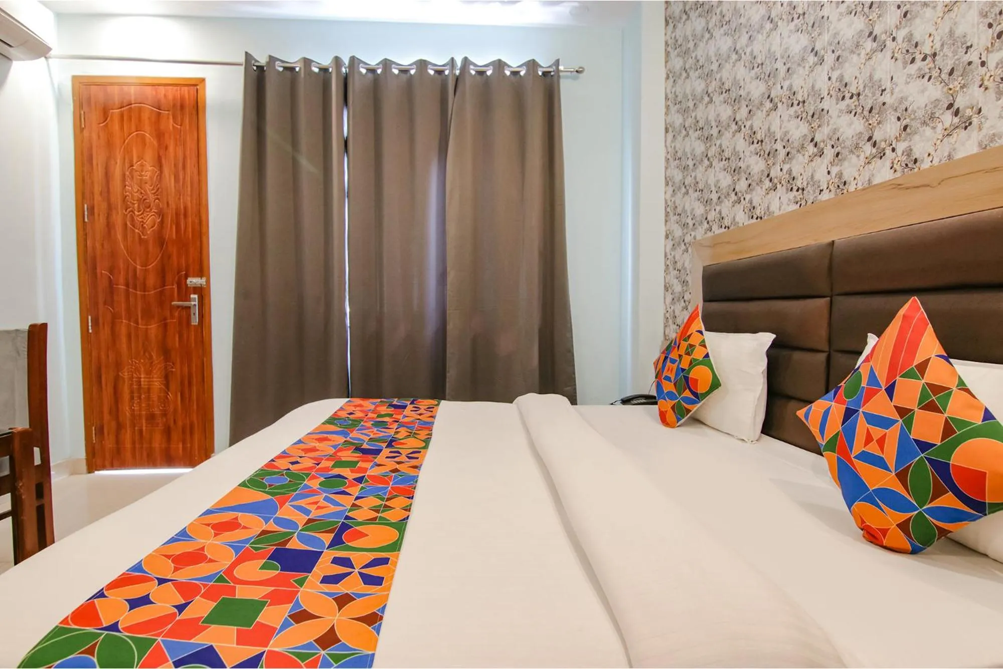 Bed in Hotel Kaanha Residency Inn By Shree Krishna Hospitality
