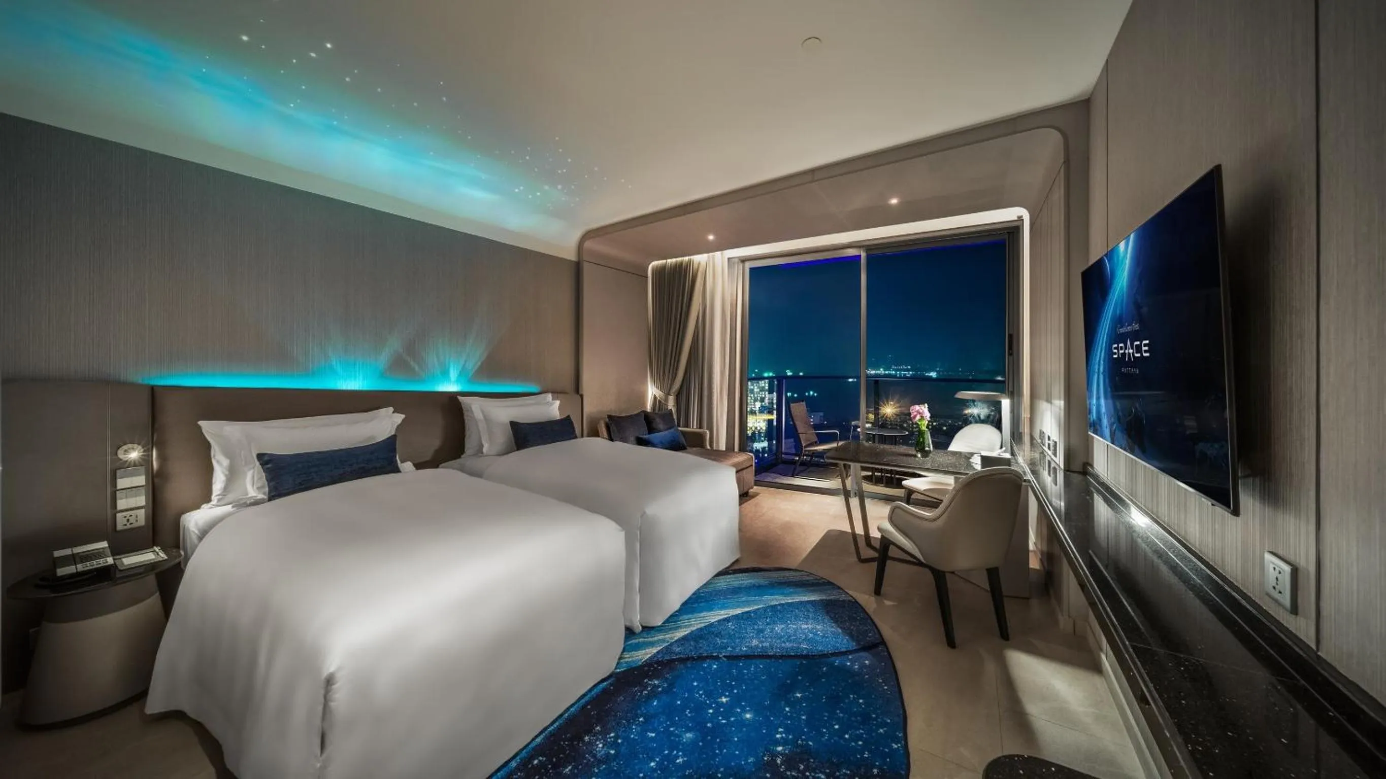 Bedroom, Bed in Grande Centre Point Space Pattaya