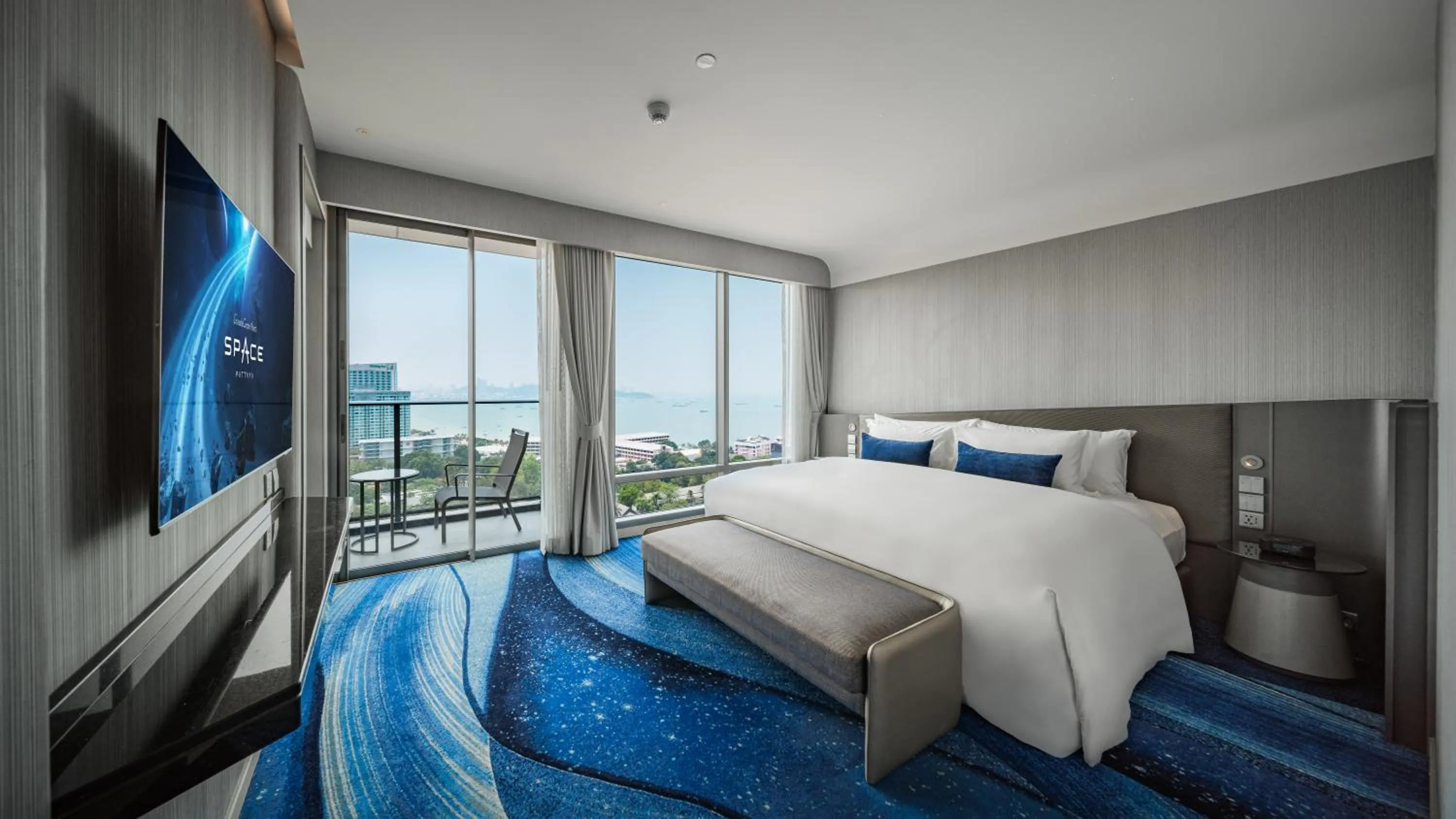 Bedroom, Bed in Grande Centre Point Space Pattaya