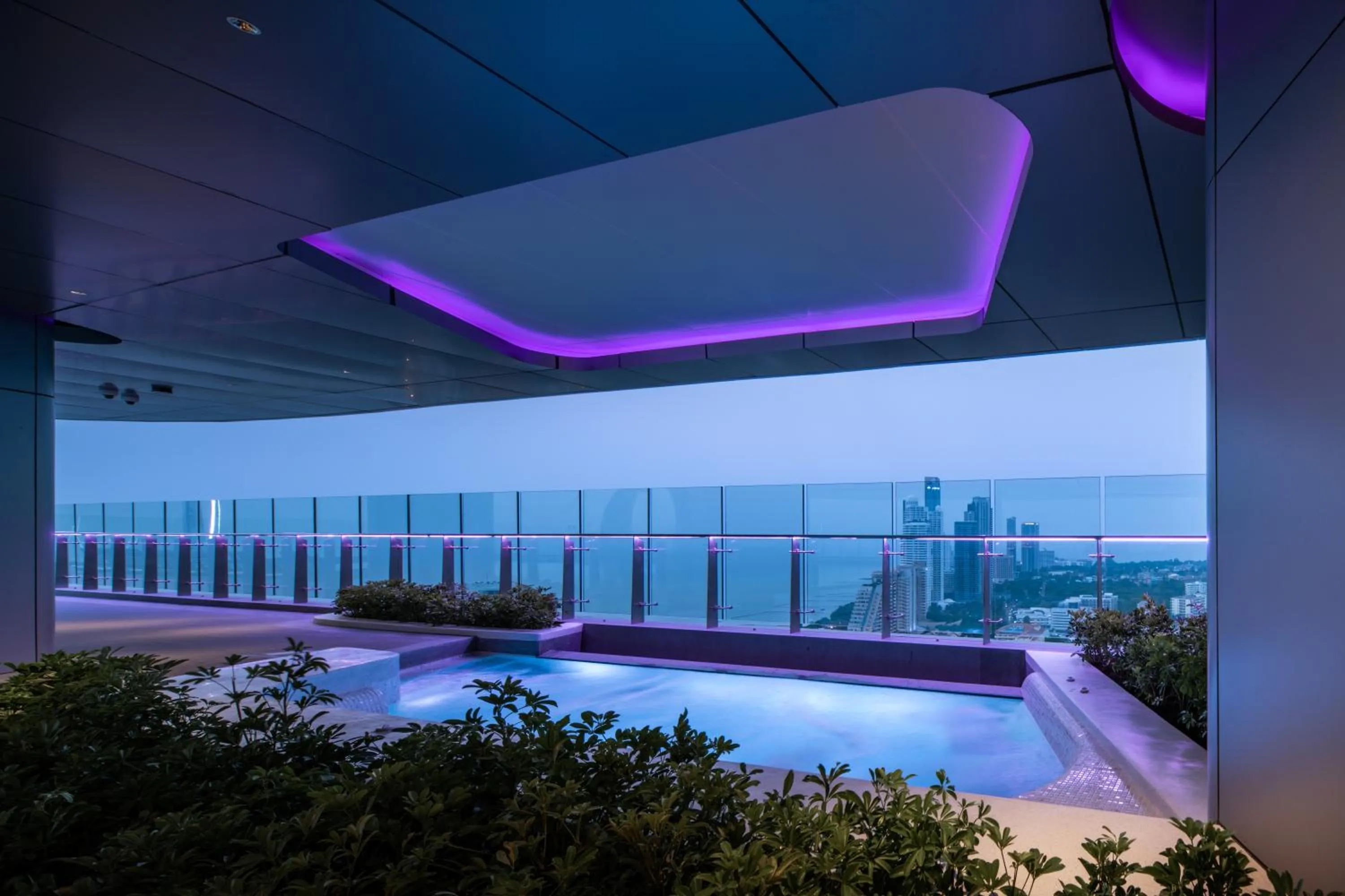 Swimming pool in Grande Centre Point Space Pattaya