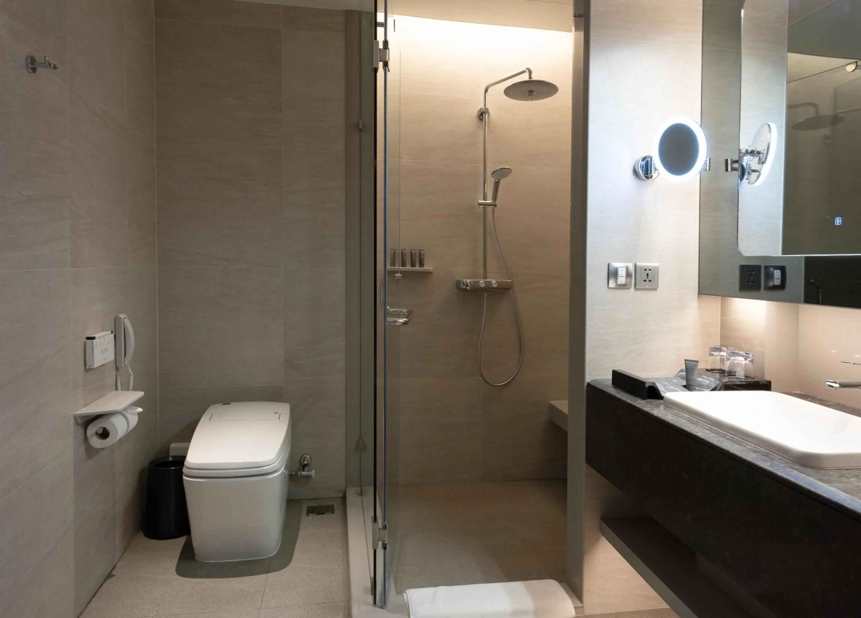 Shower in Grande Centre Point Space Pattaya