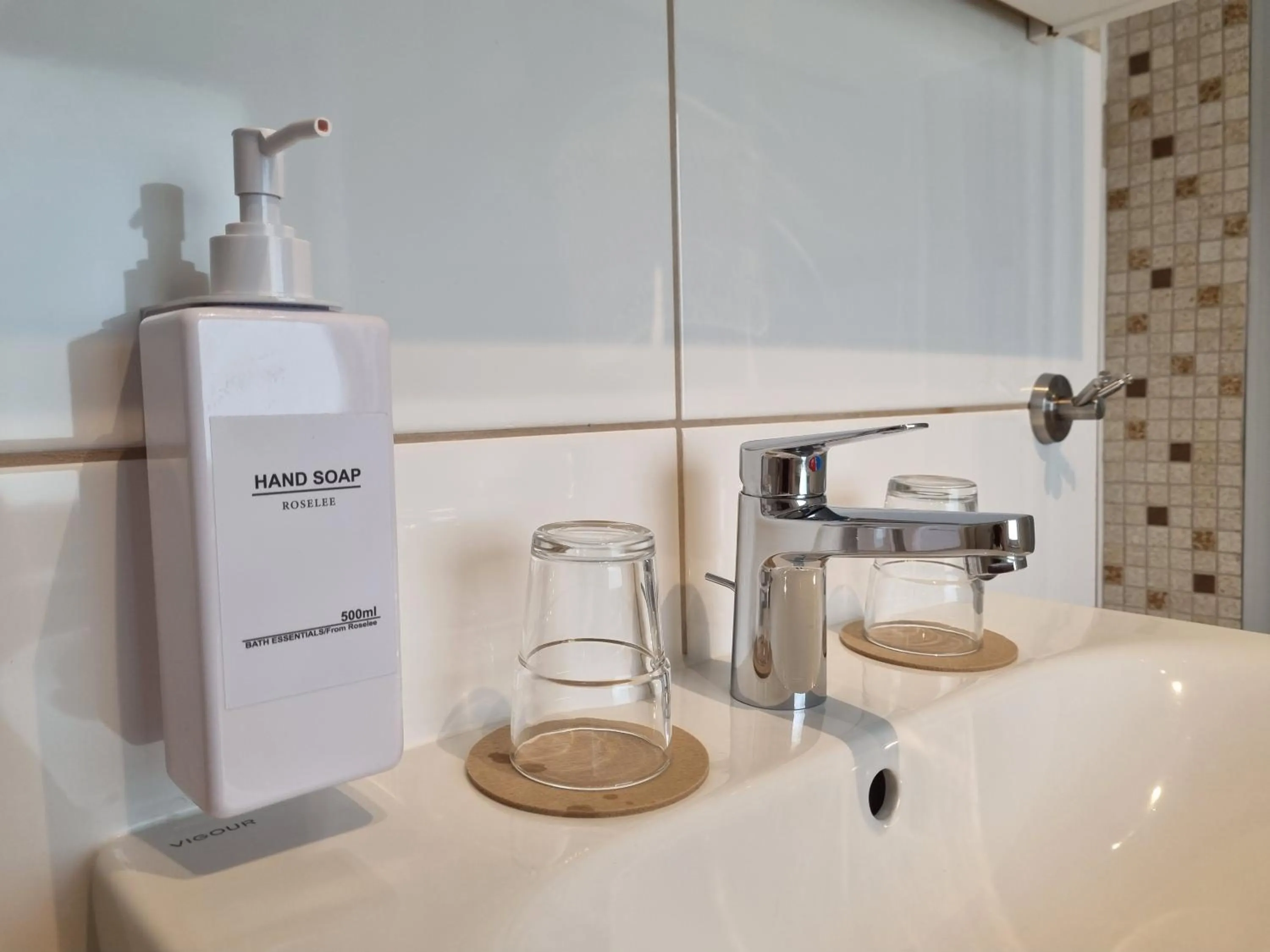 Bathroom in CJS Apartments - Chill or Drive am Nürburgring, Free Parking, WLan, Spacious Rooms, Quiet Location