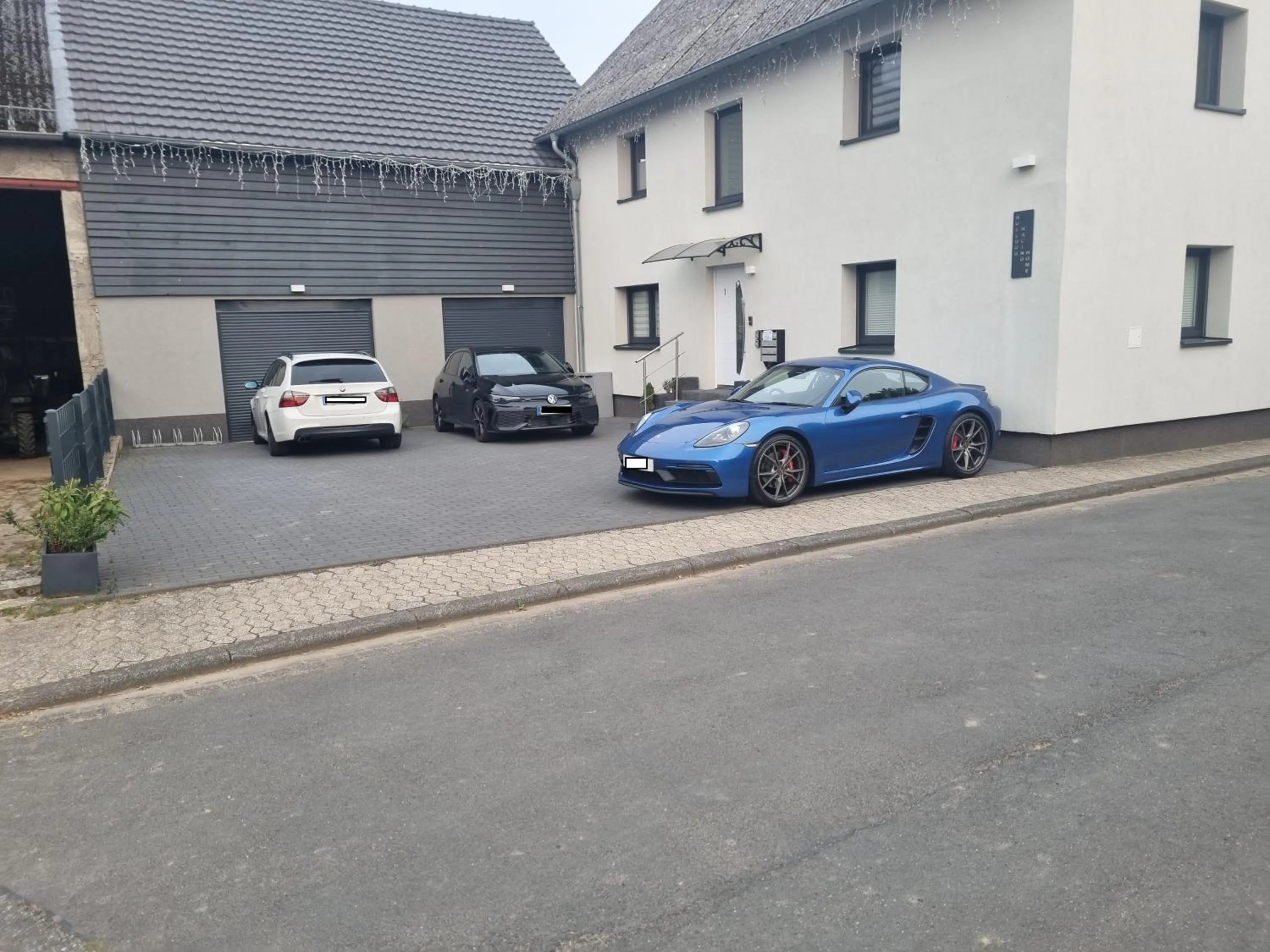 Property building in CJS Apartments - Chill or Drive am Nürburgring, Free Parking, WLan, Spacious Rooms, Quiet Location