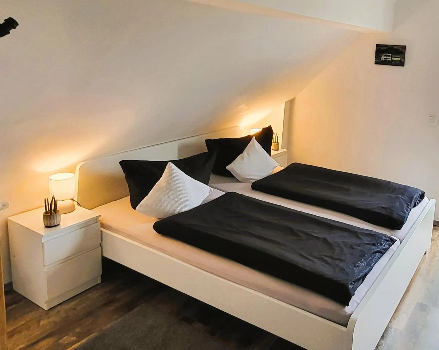 Bed in CJS Apartments - Chill or Drive am Nürburgring, Free Parking, WLan, Spacious Rooms, Quiet Location