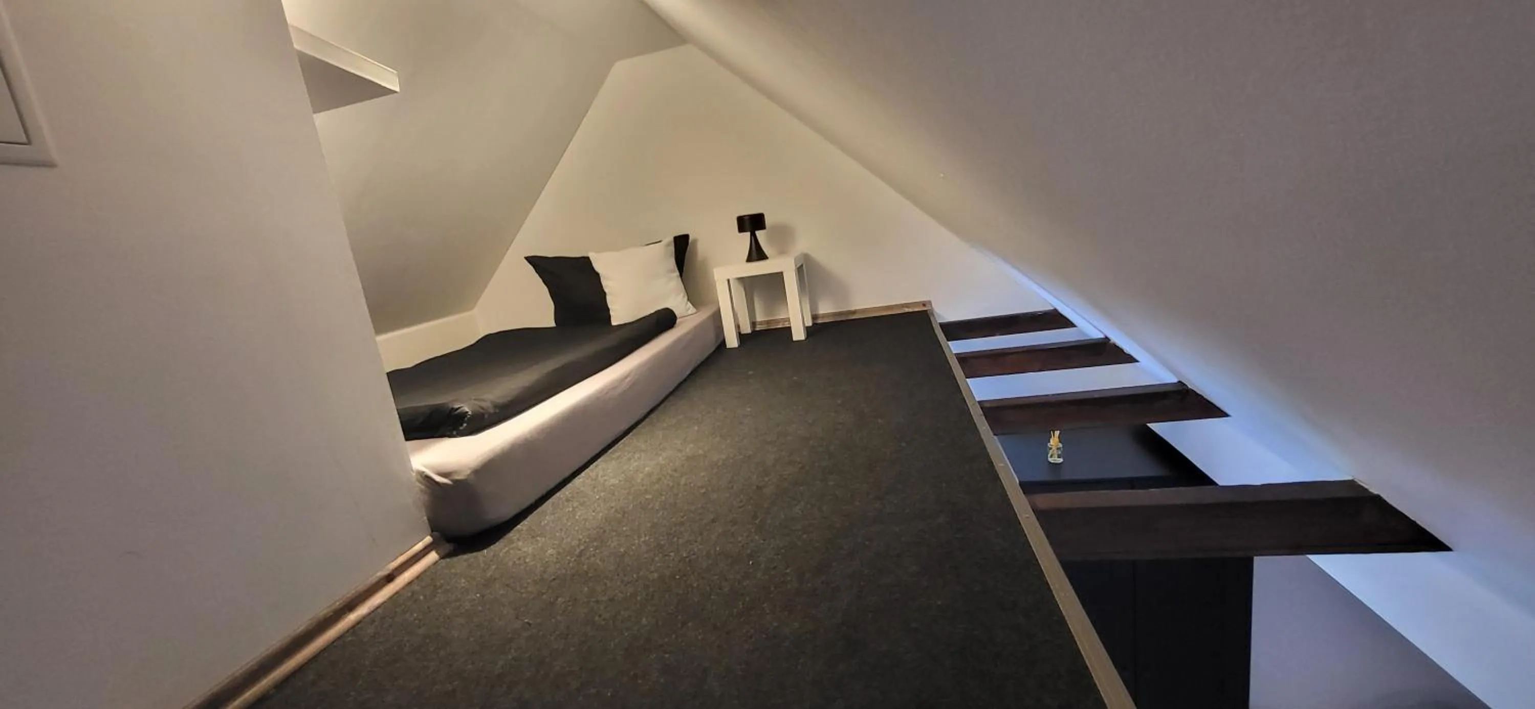 Bed in CJS Apartments - Chill or Drive am Nürburgring, Free Parking, WLan, Spacious Rooms, Quiet Location