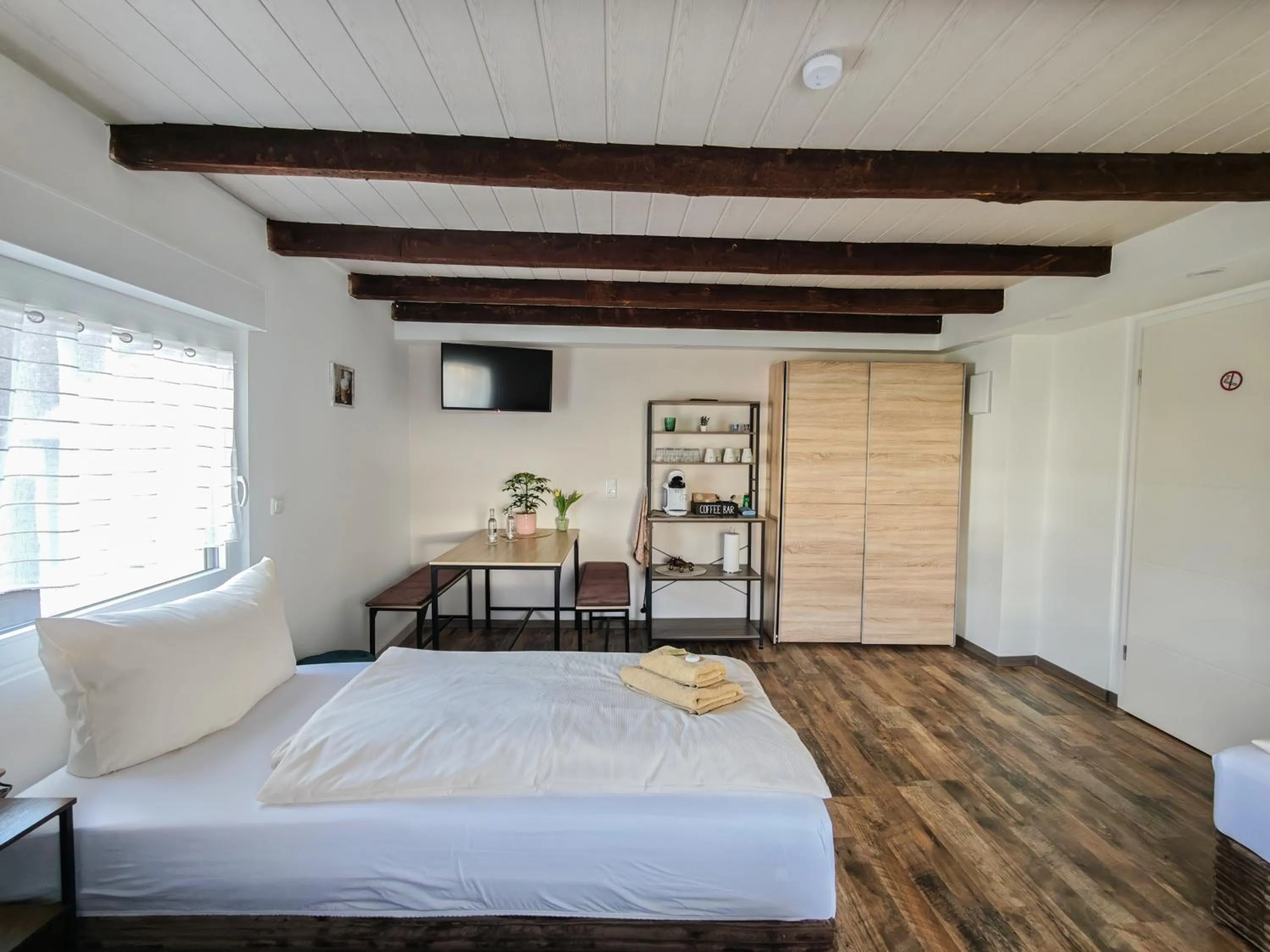 Coffee/tea facilities, Bed in CJS Apartments - Chill or Drive am Nürburgring, new Box Spring Beds, new furniture, WLan, Spacious Rooms, Quiet Location