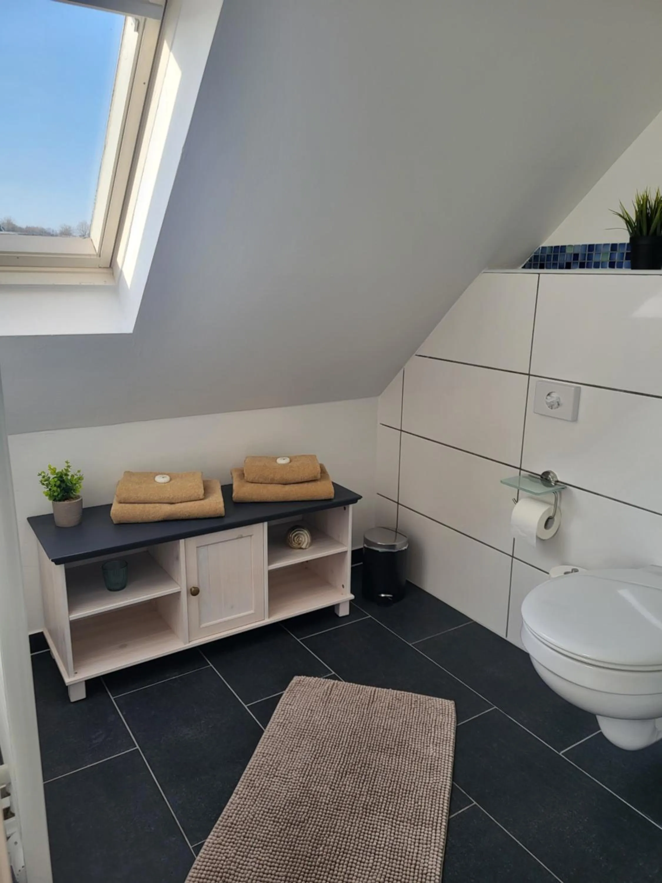 Bathroom in CJS Apartments - Chill or Drive am Nürburgring, new Box Spring Beds, new furniture, WLan, Spacious Rooms, Quiet Location