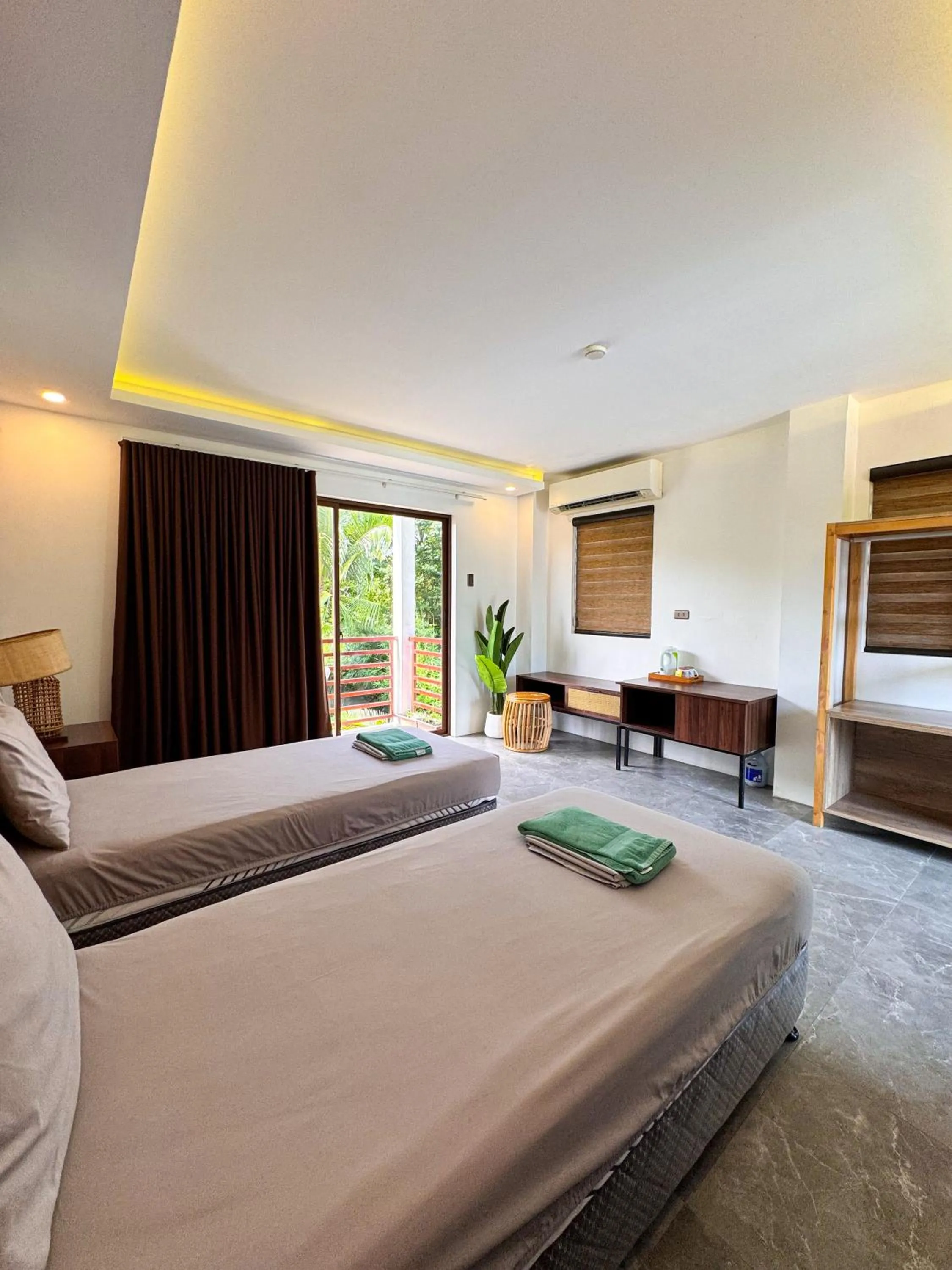 Bed in Red Picnic Hostel Panglao