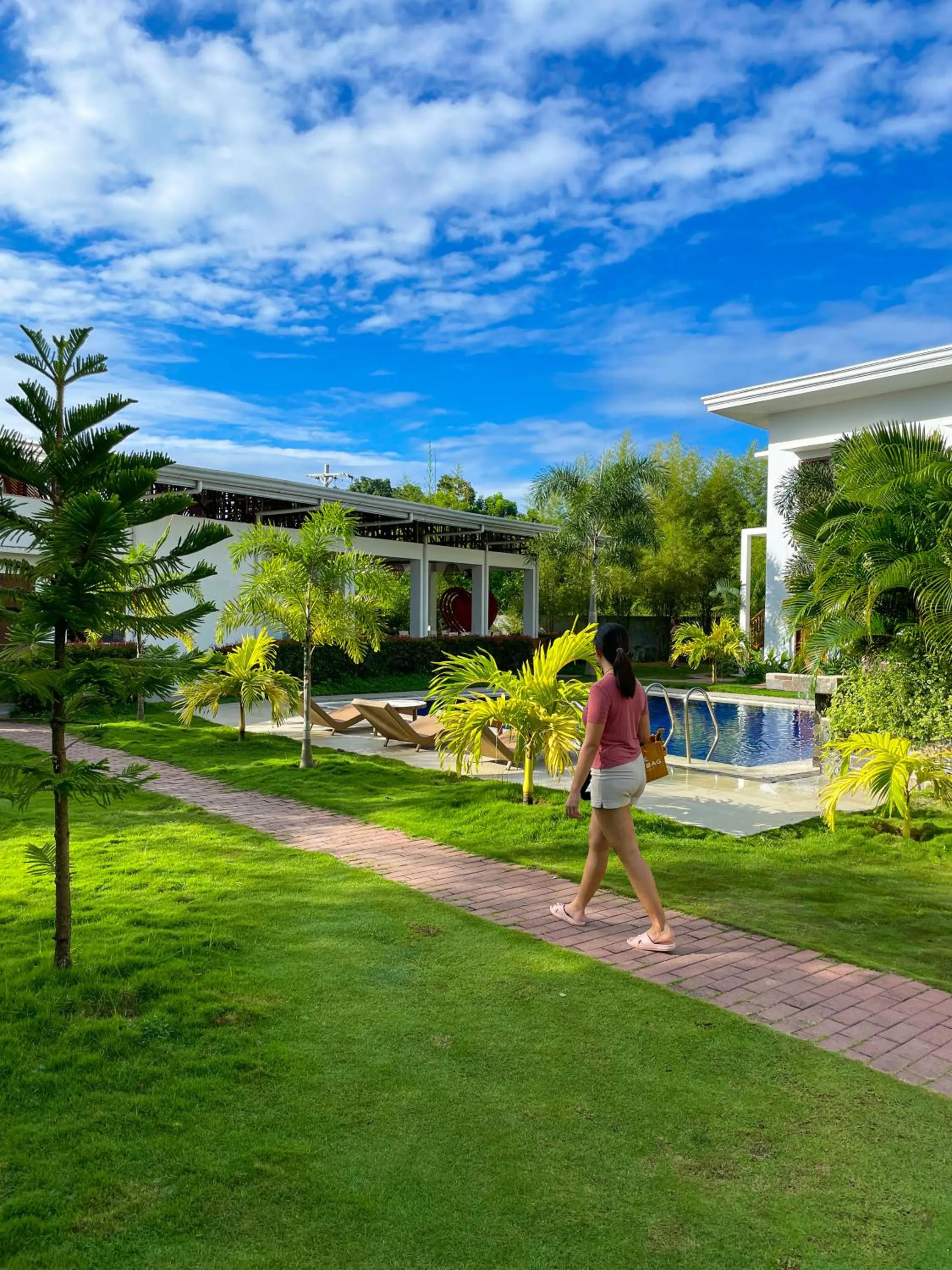 Garden view in Red Picnic Hostel Panglao