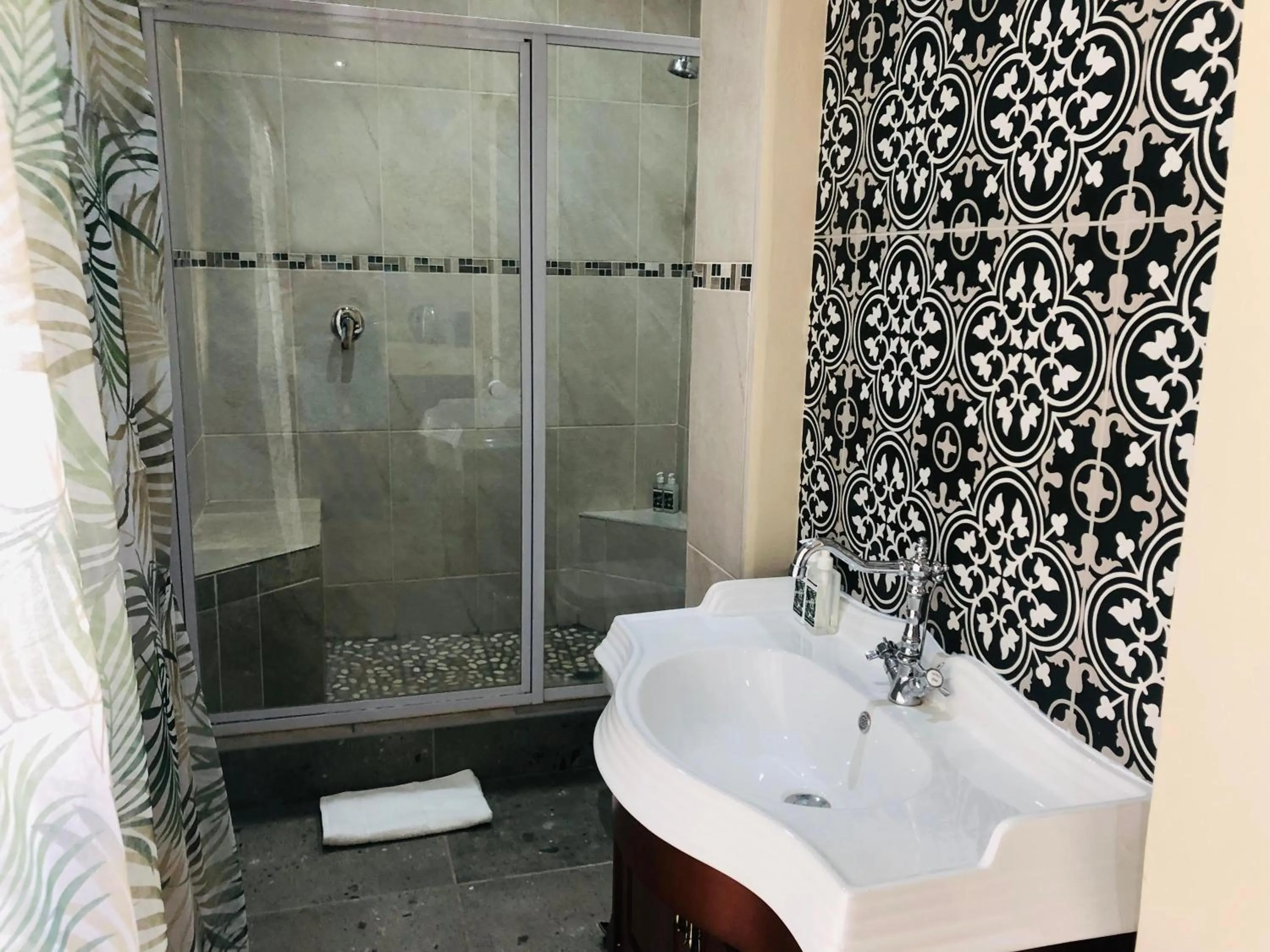 Bathroom in Grafiti Boutique Hotel