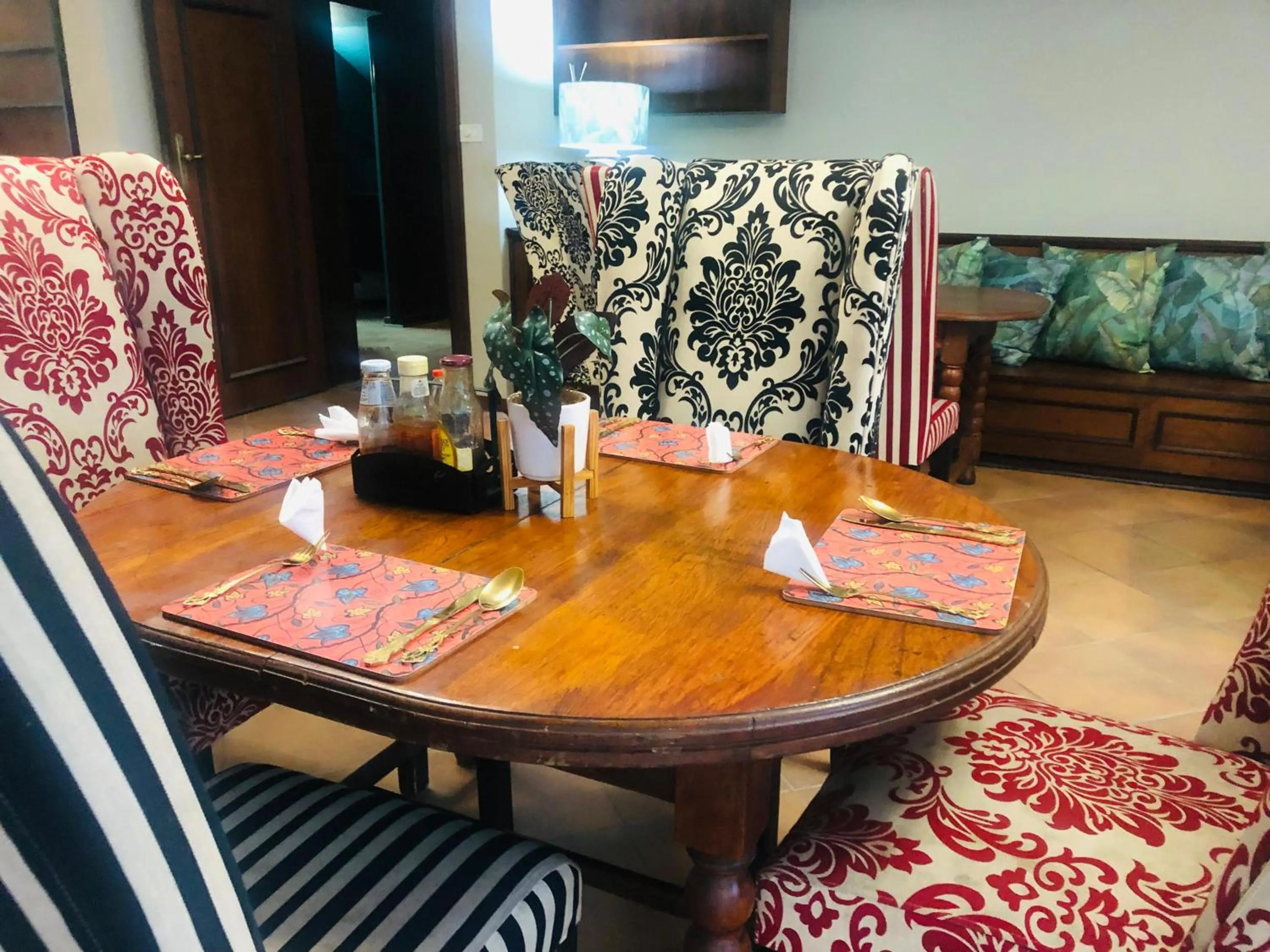 Restaurant/places to eat in Grafiti Boutique Hotel