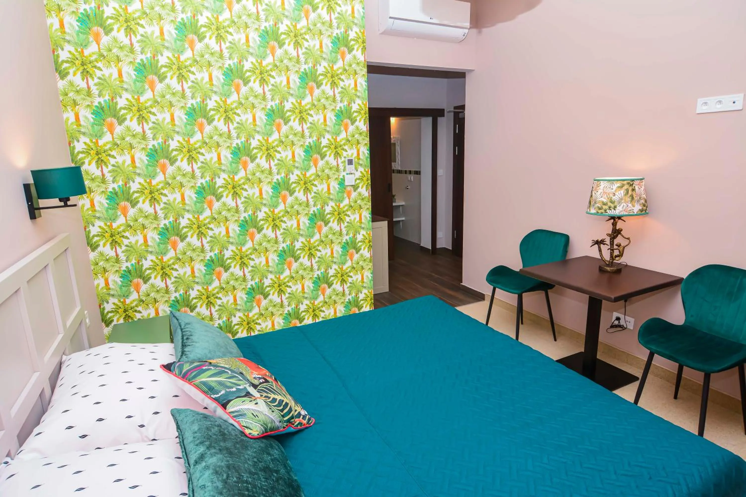 Bed in Willa Kashmir