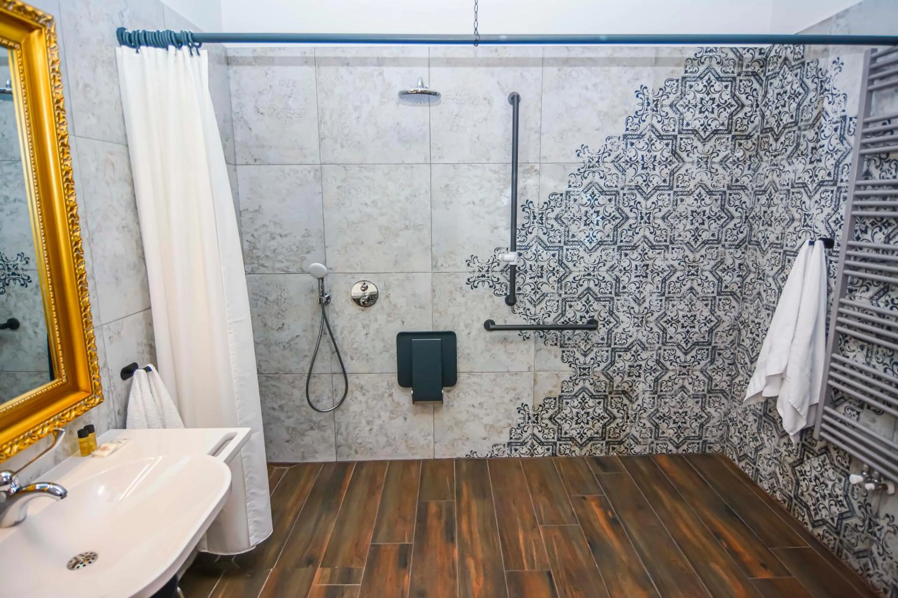 Shower in Willa Kashmir