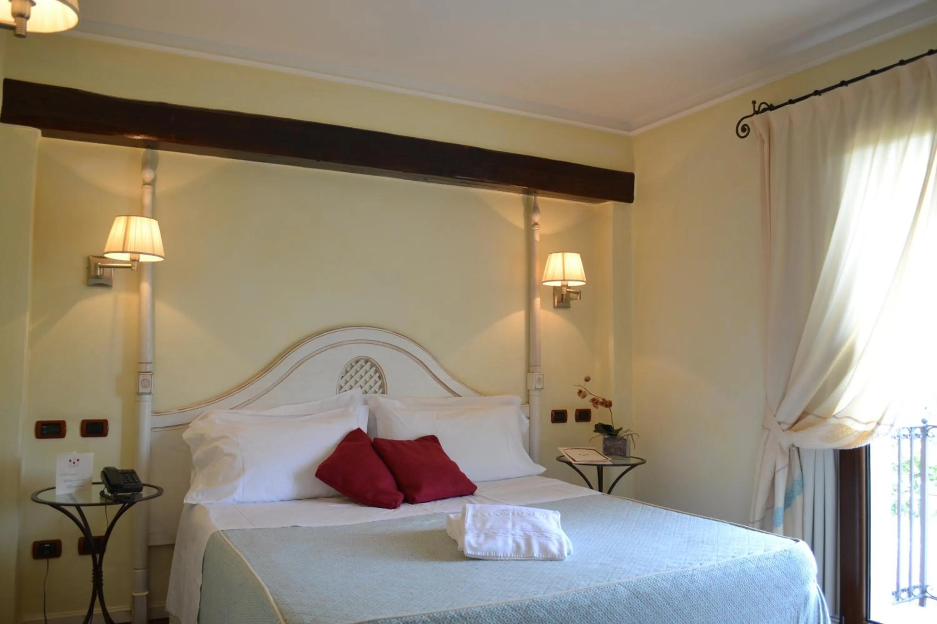 Bed in Hotel Sa Contonera