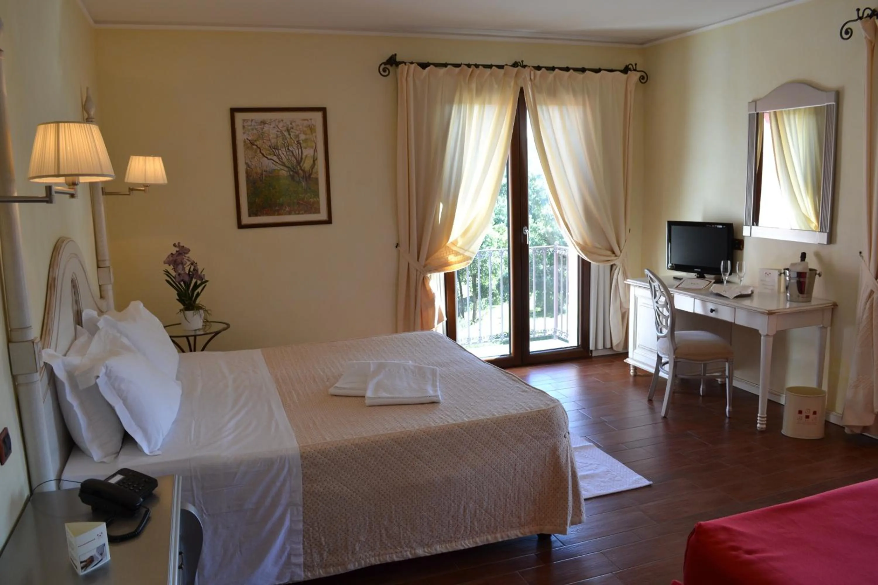 Photo of the whole room, Bed in Hotel Sa Contonera