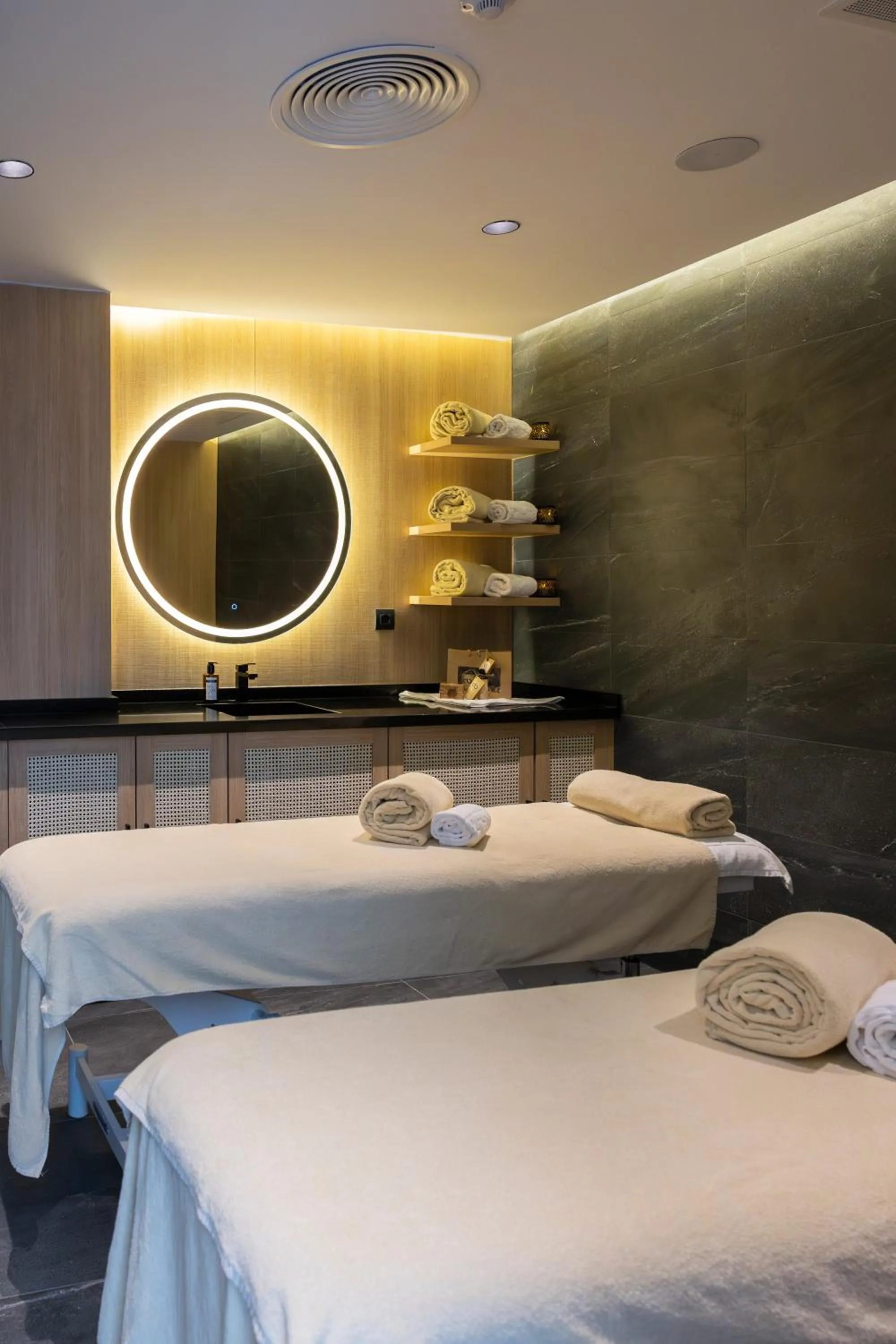 Spa and wellness centre/facilities, Bed in MYND Yaiza