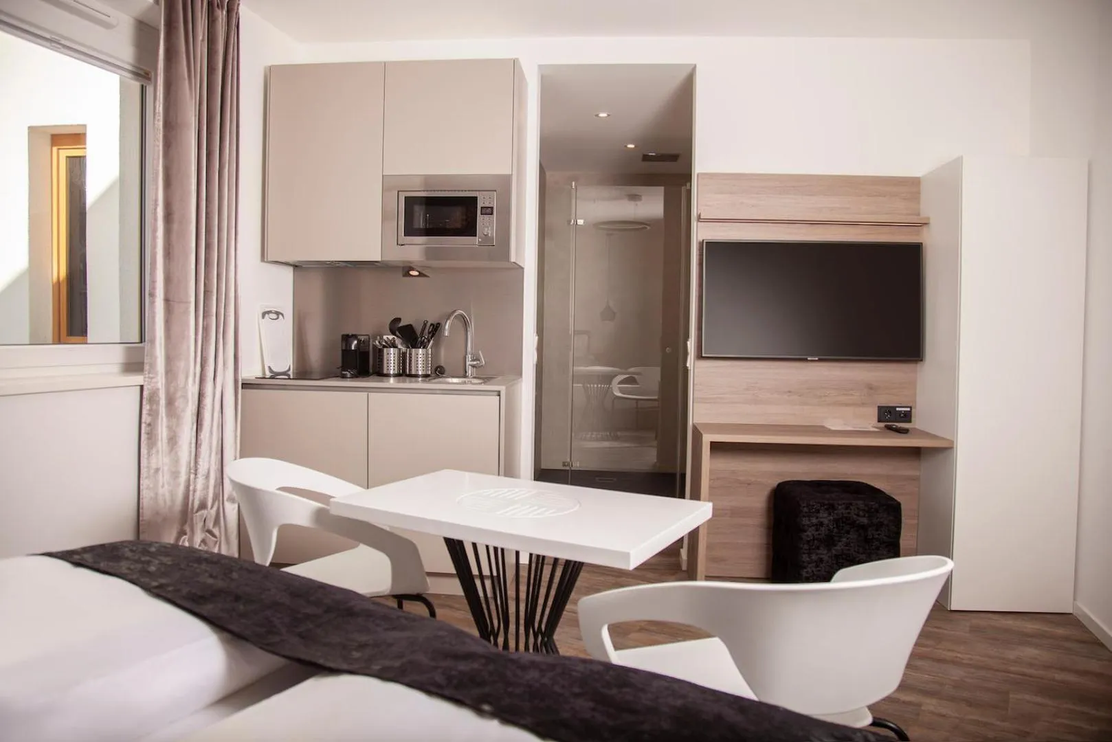 Kitchen or kitchenette in The Faces Berlin Apartments