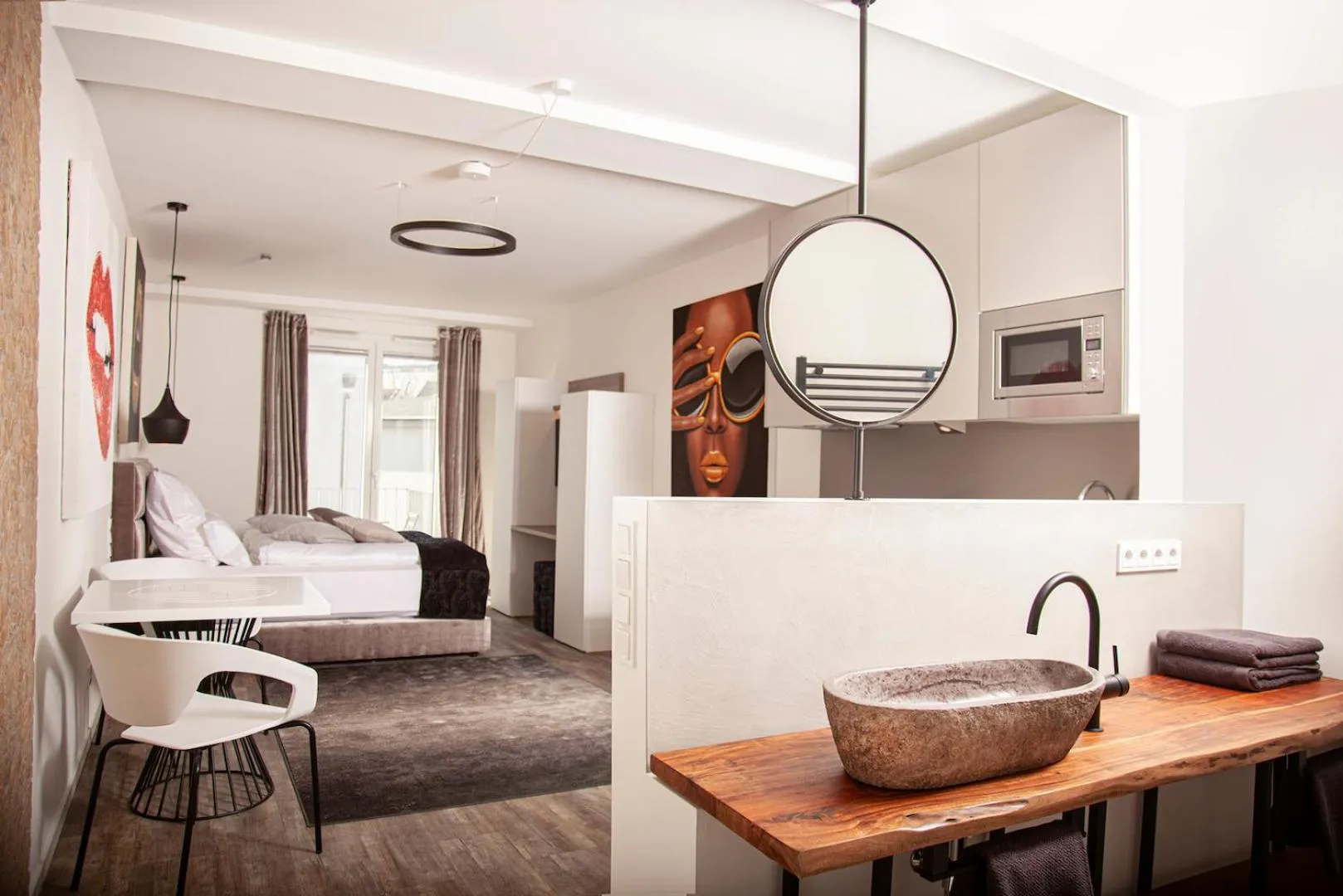 Bathroom, Bed in The Faces Berlin Apartments