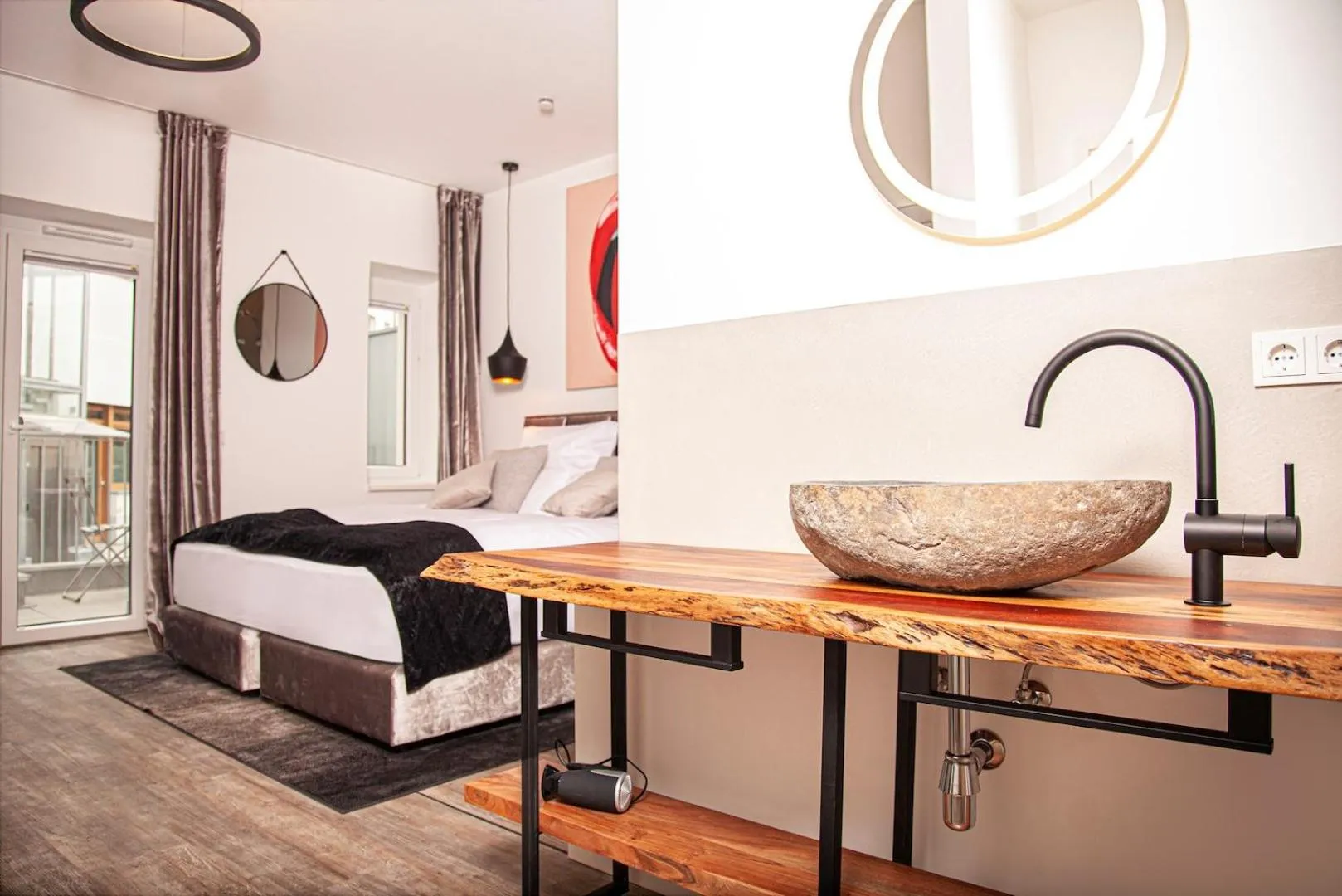 Photo of the whole room in The Faces Berlin Apartments