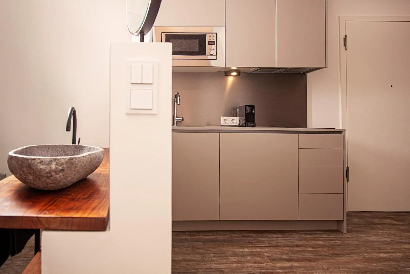 Photo of the whole room in The Faces Berlin Apartments