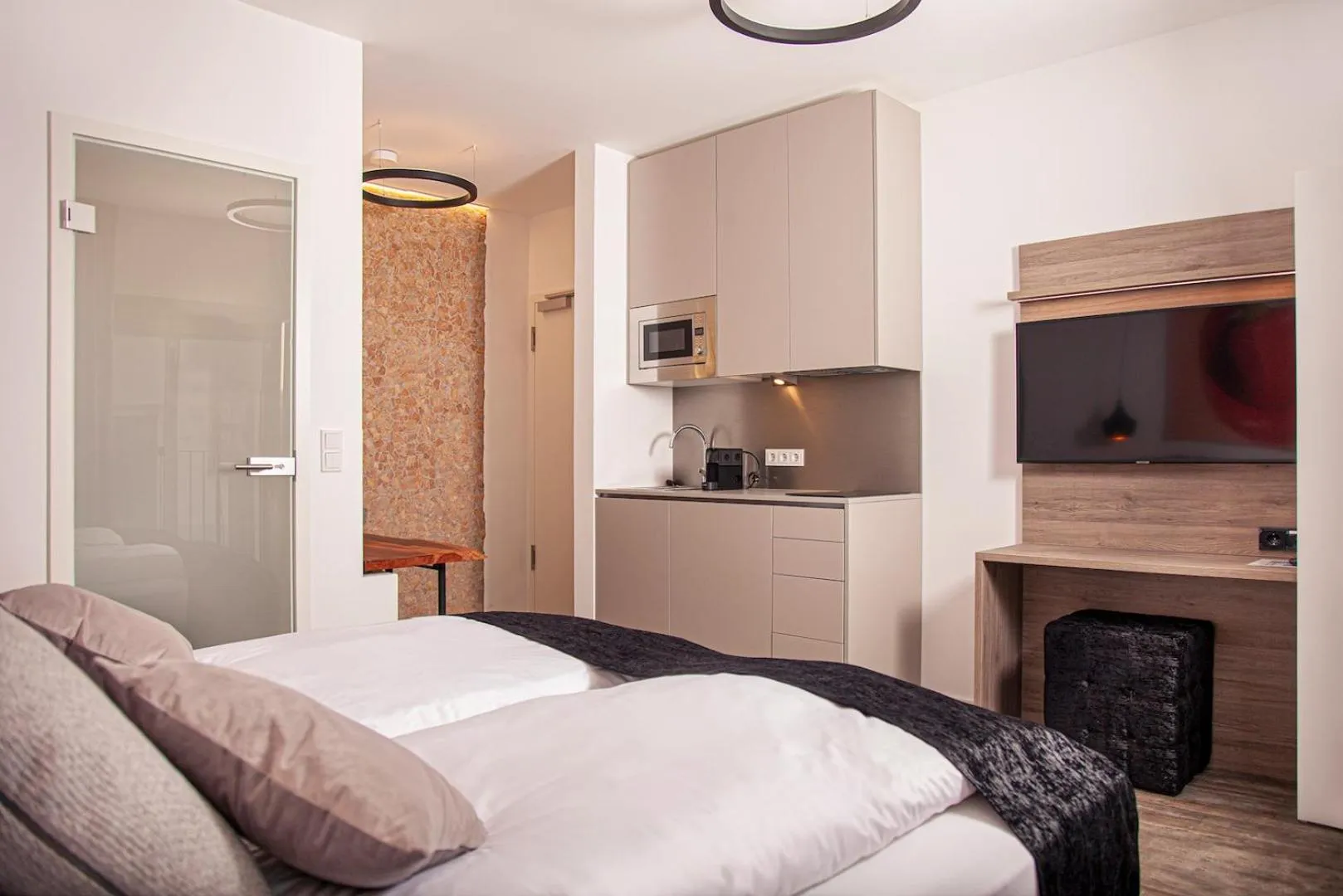 Photo of the whole room, Bed in The Faces Berlin Apartments