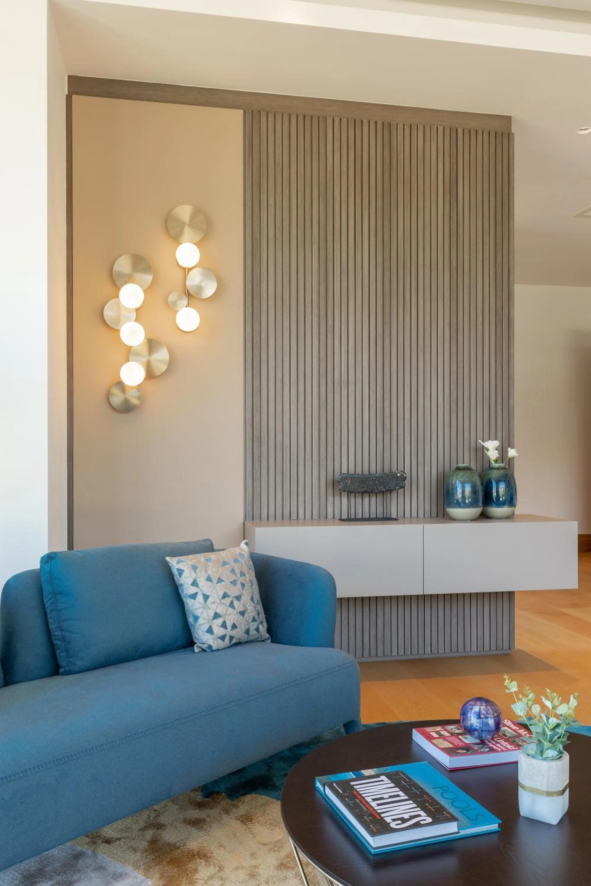 Seating area in Hiddenbay Teos Hotel