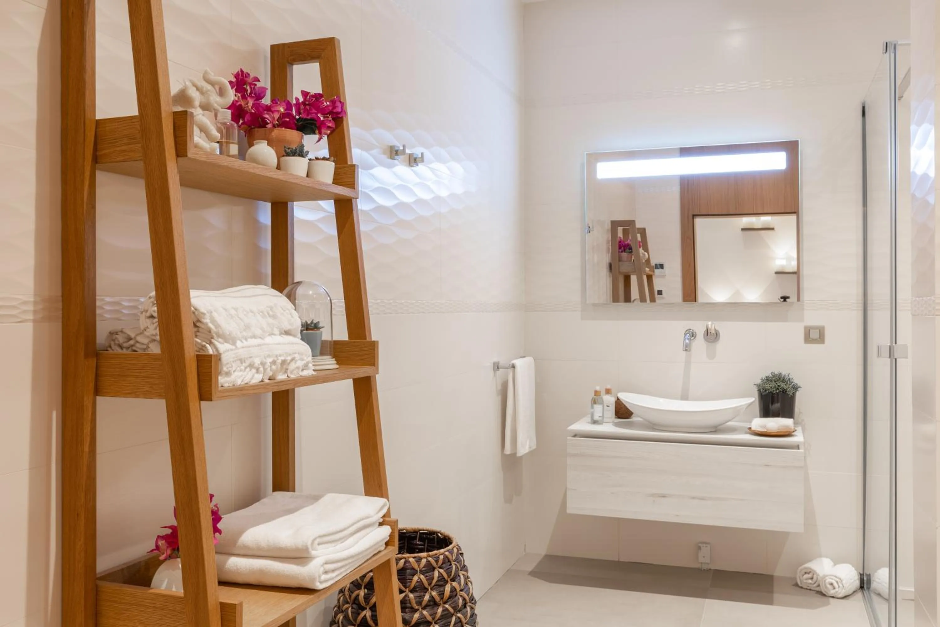 Bathroom in Hiddenbay Teos Hotel