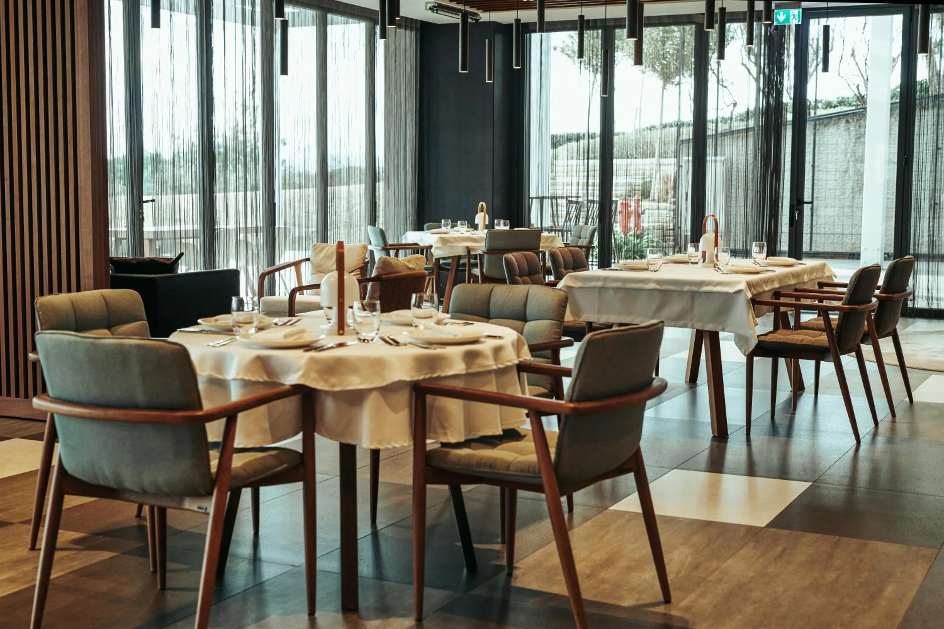 Restaurant/places to eat in Hiddenbay Teos Hotel