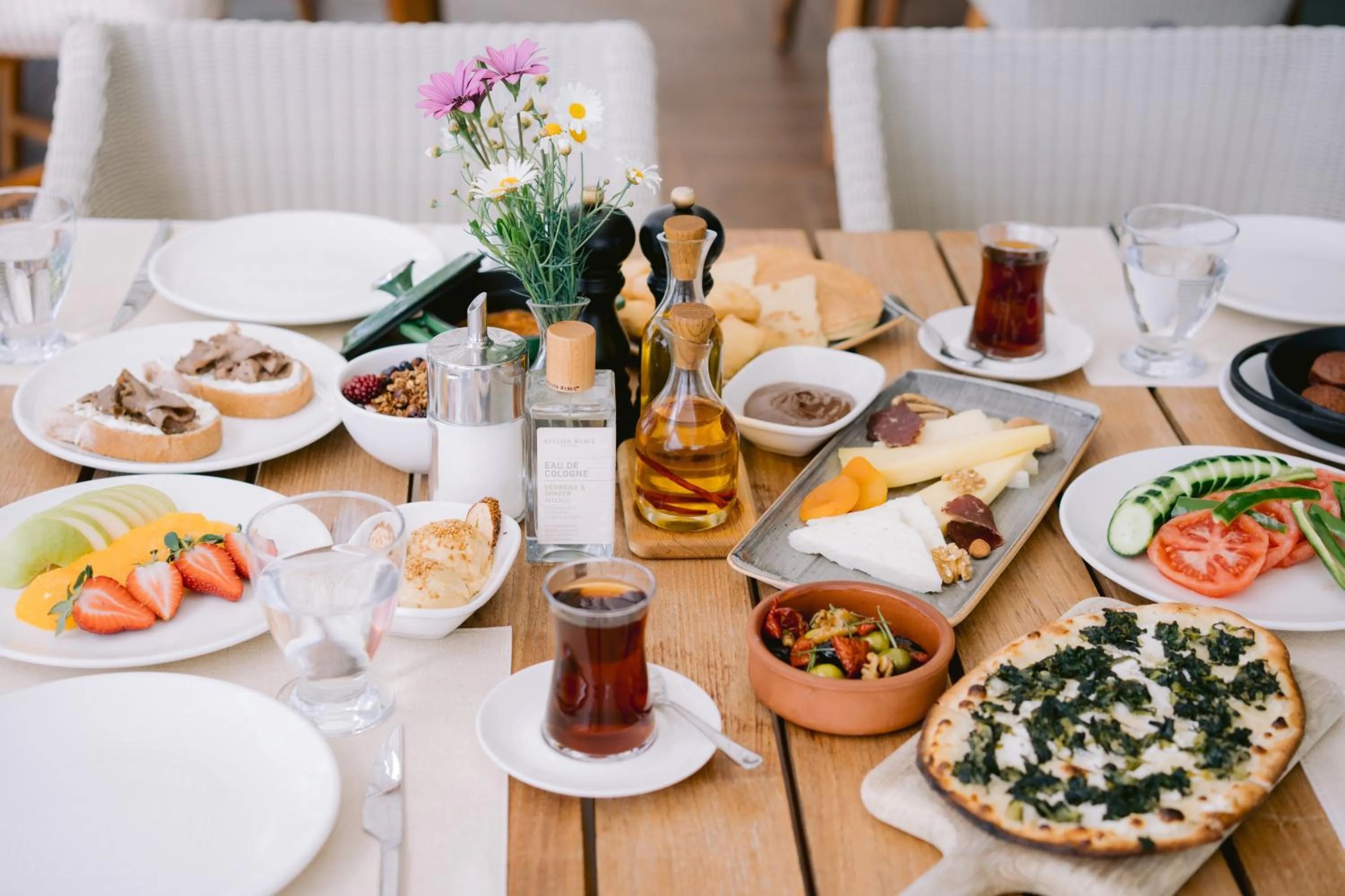 Restaurant/places to eat in Hiddenbay Teos Hotel