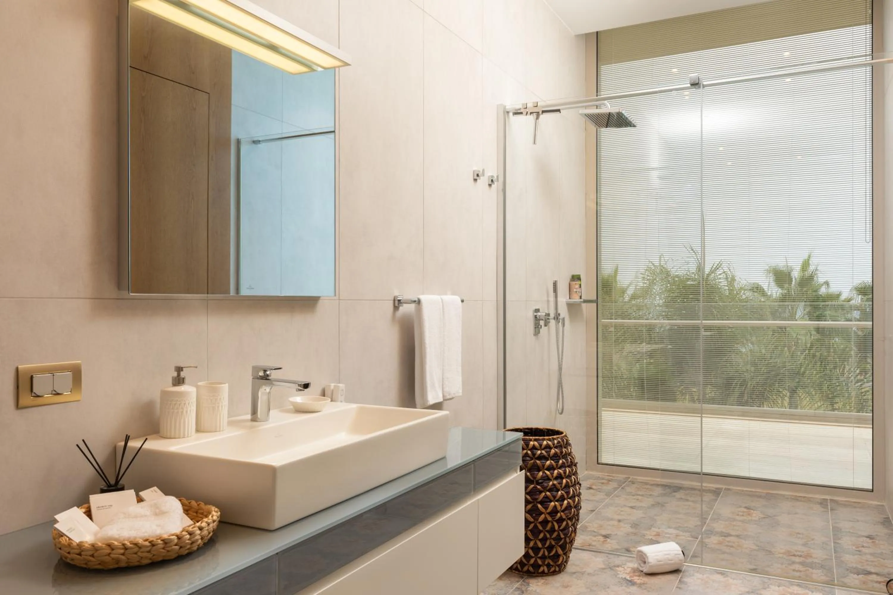 Shower in Hiddenbay Teos Hotel