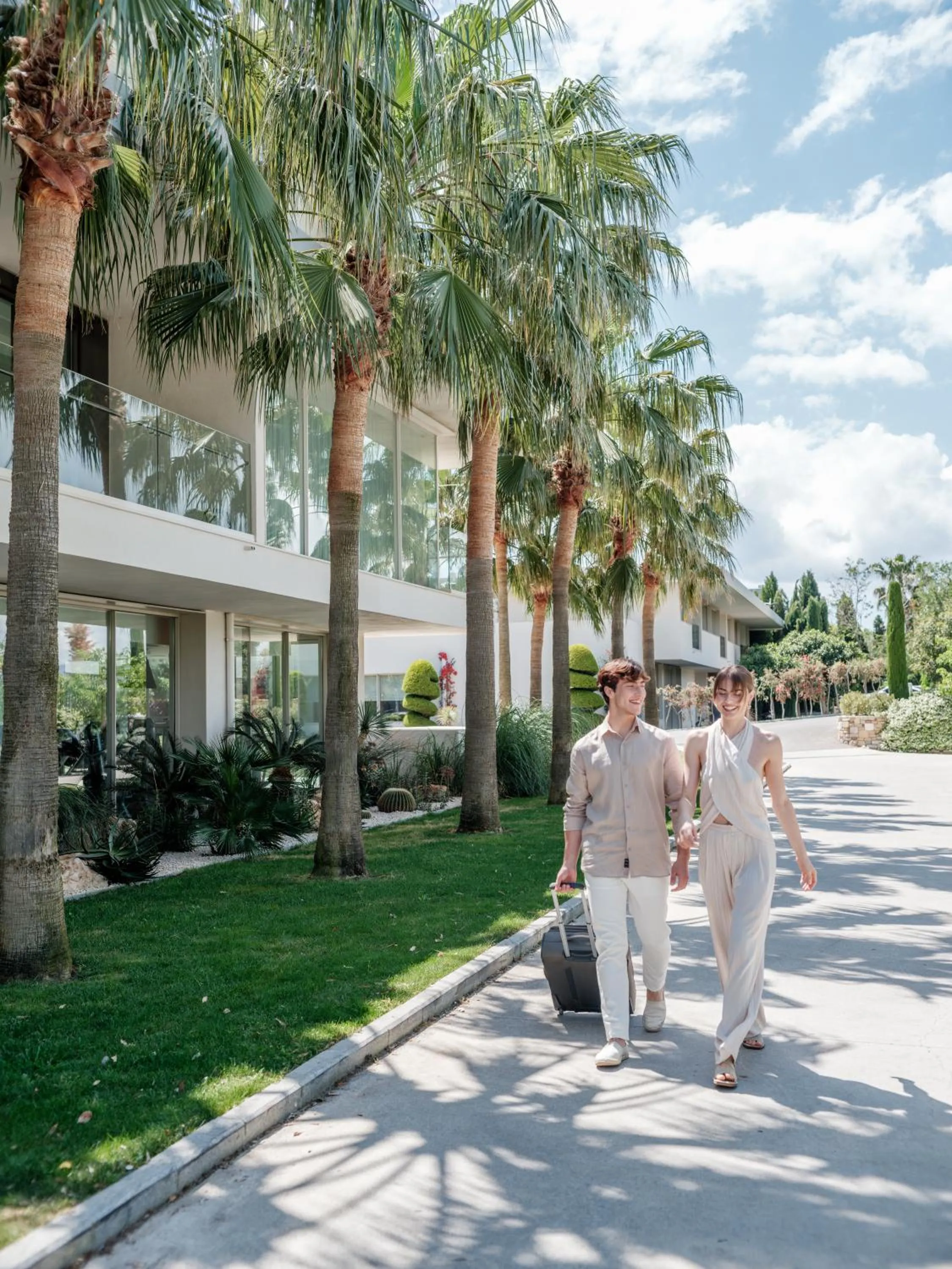 Day in Hiddenbay Teos Hotel