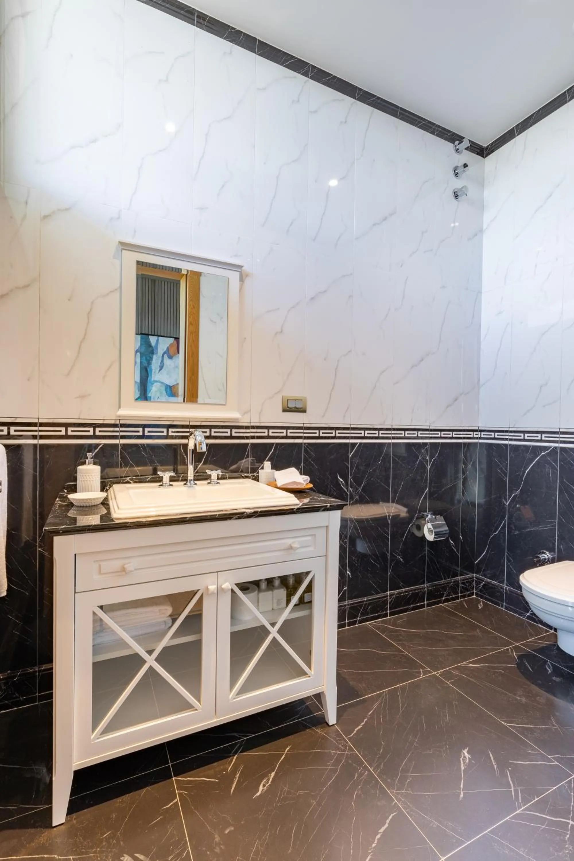 Toilet in Hiddenbay Teos Hotel