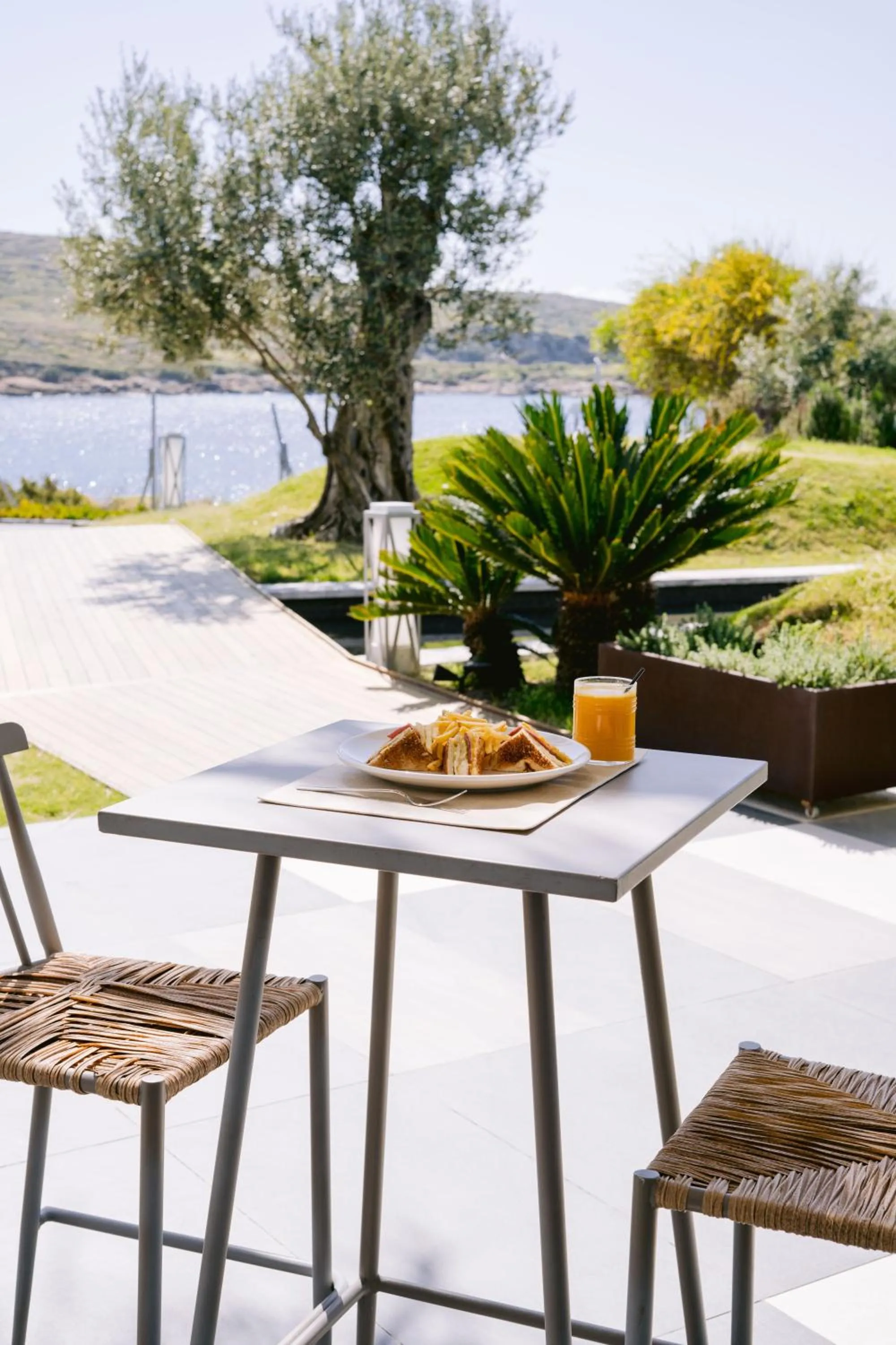 Restaurant/places to eat in Hiddenbay Teos Hotel