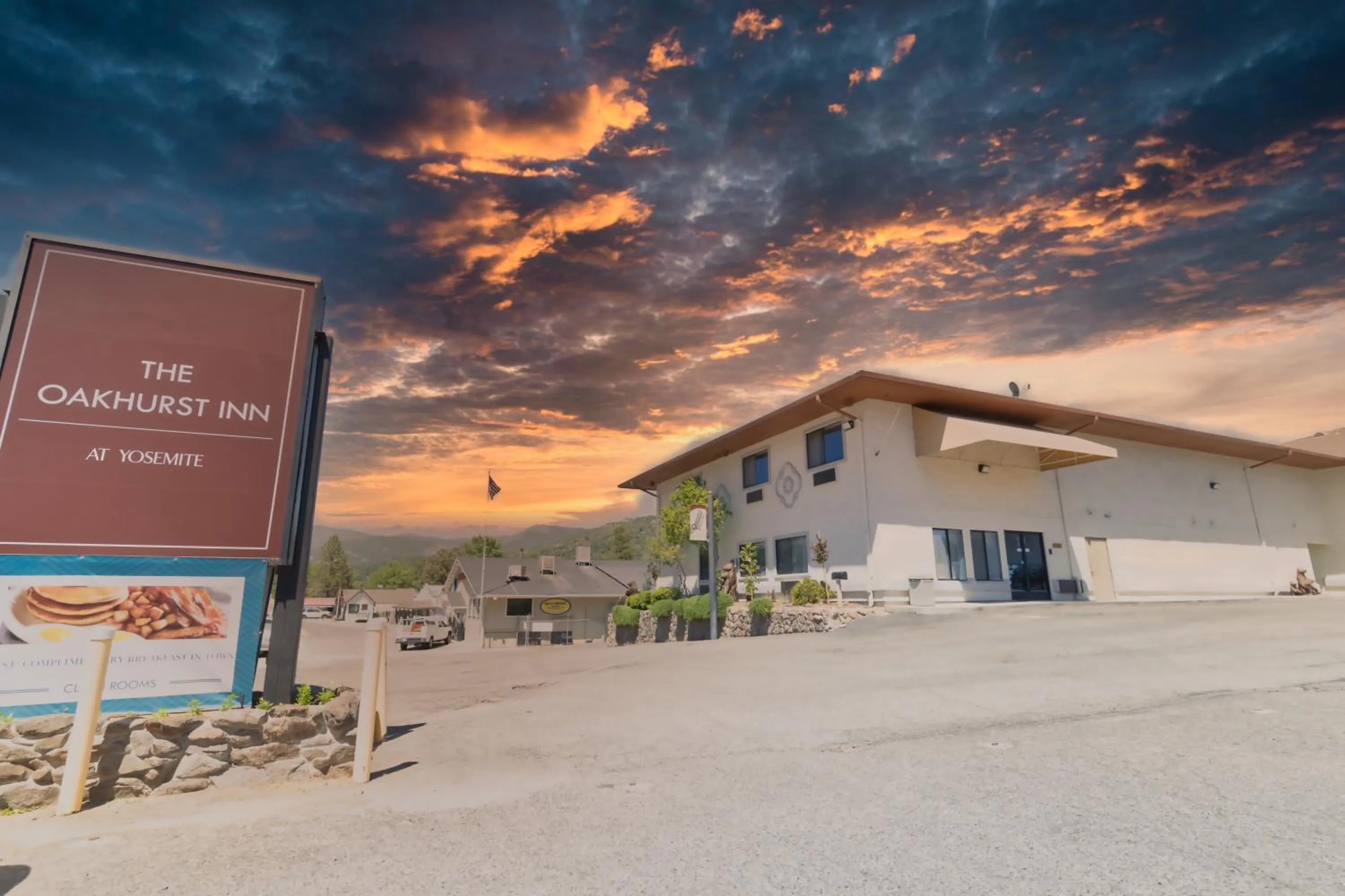 Property building in The Oakhurst Inn at Yosemite