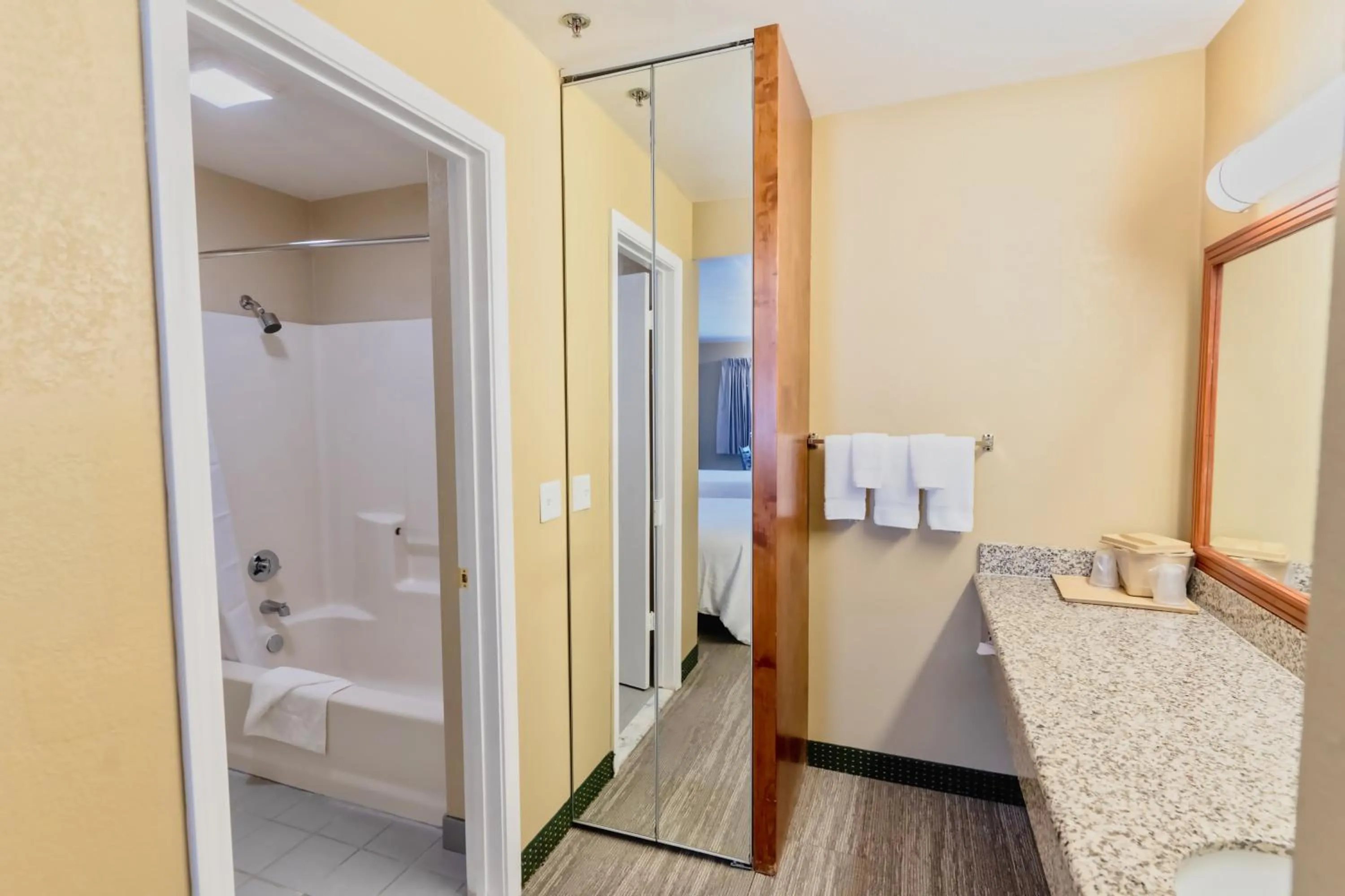 Bathroom in The Oakhurst Inn at Yosemite