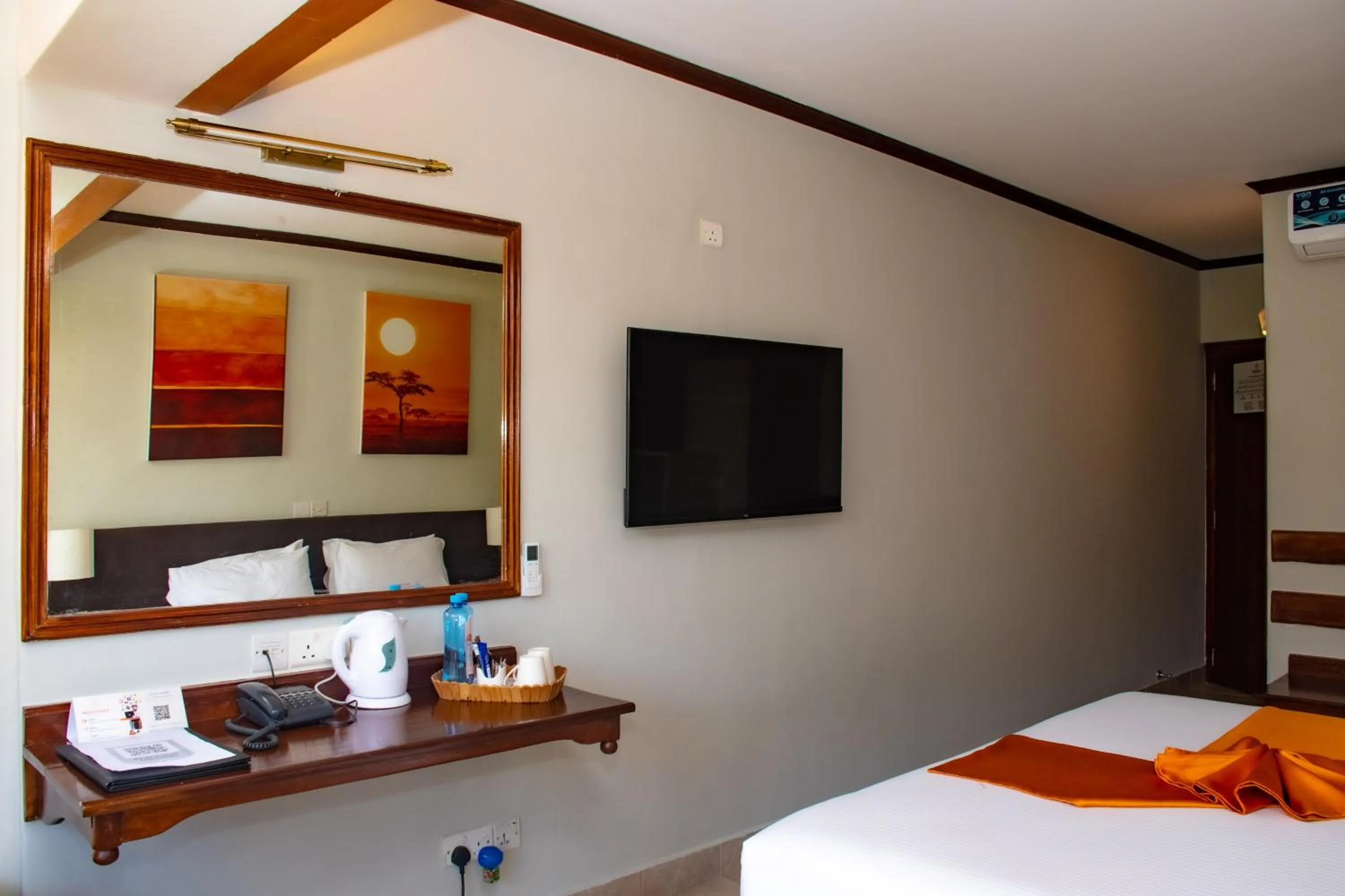 TV and multimedia, Bed in Hotel Boulevard Nairobi, City Centre CBD