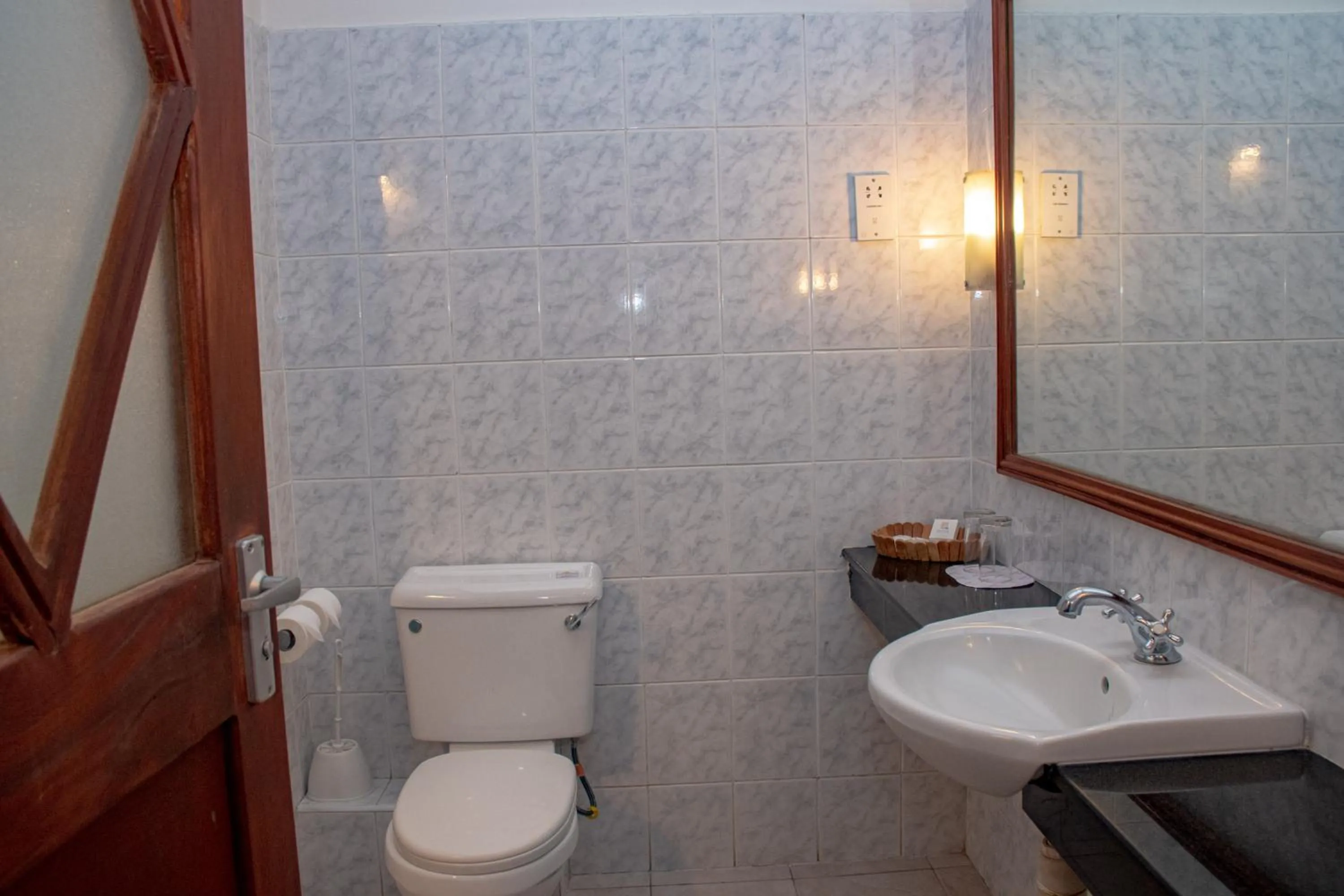 Toilet in Hotel Boulevard Nairobi, City Centre CBD