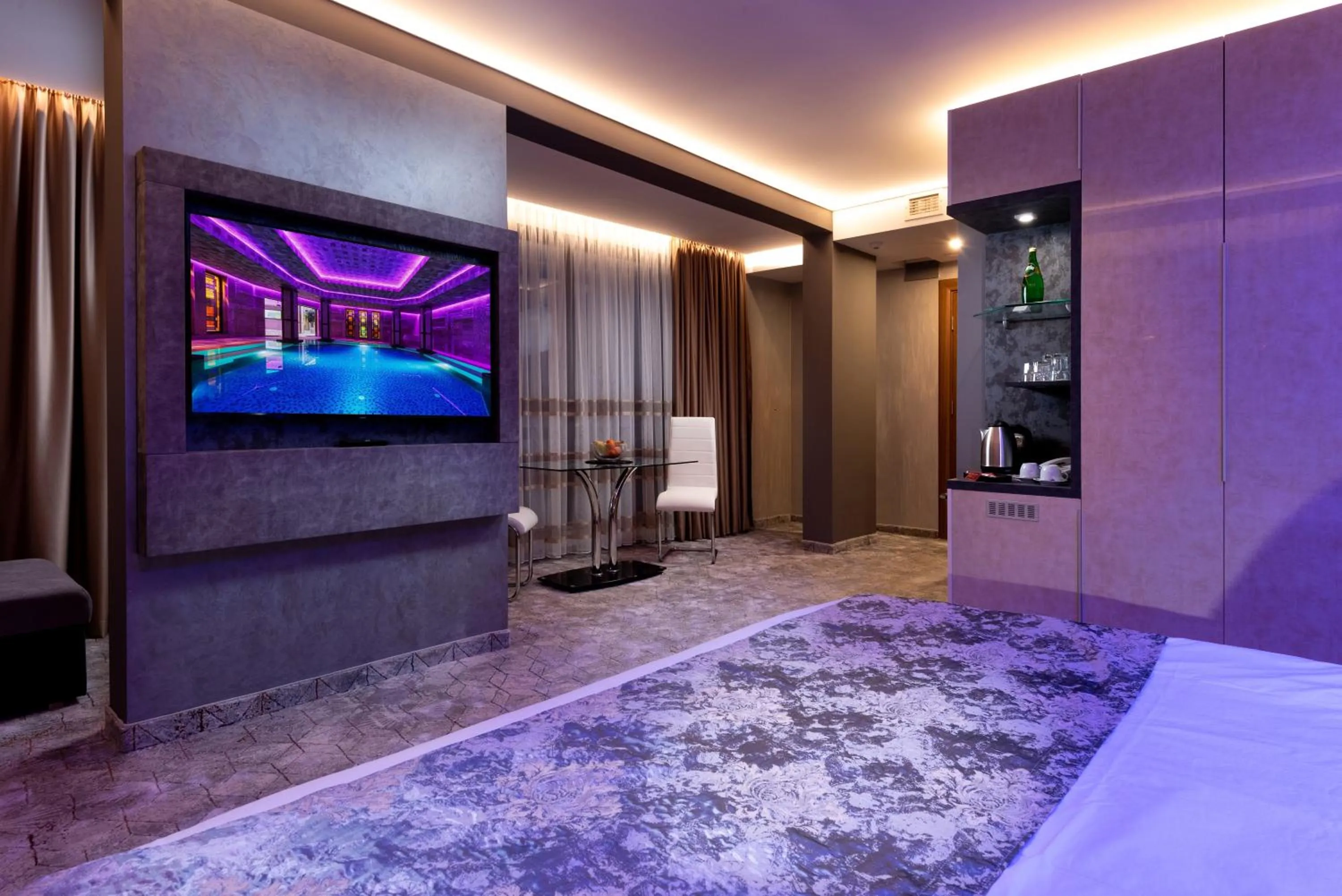 Photo of the whole room, Bed in National Palace Wine & Spa Hotel