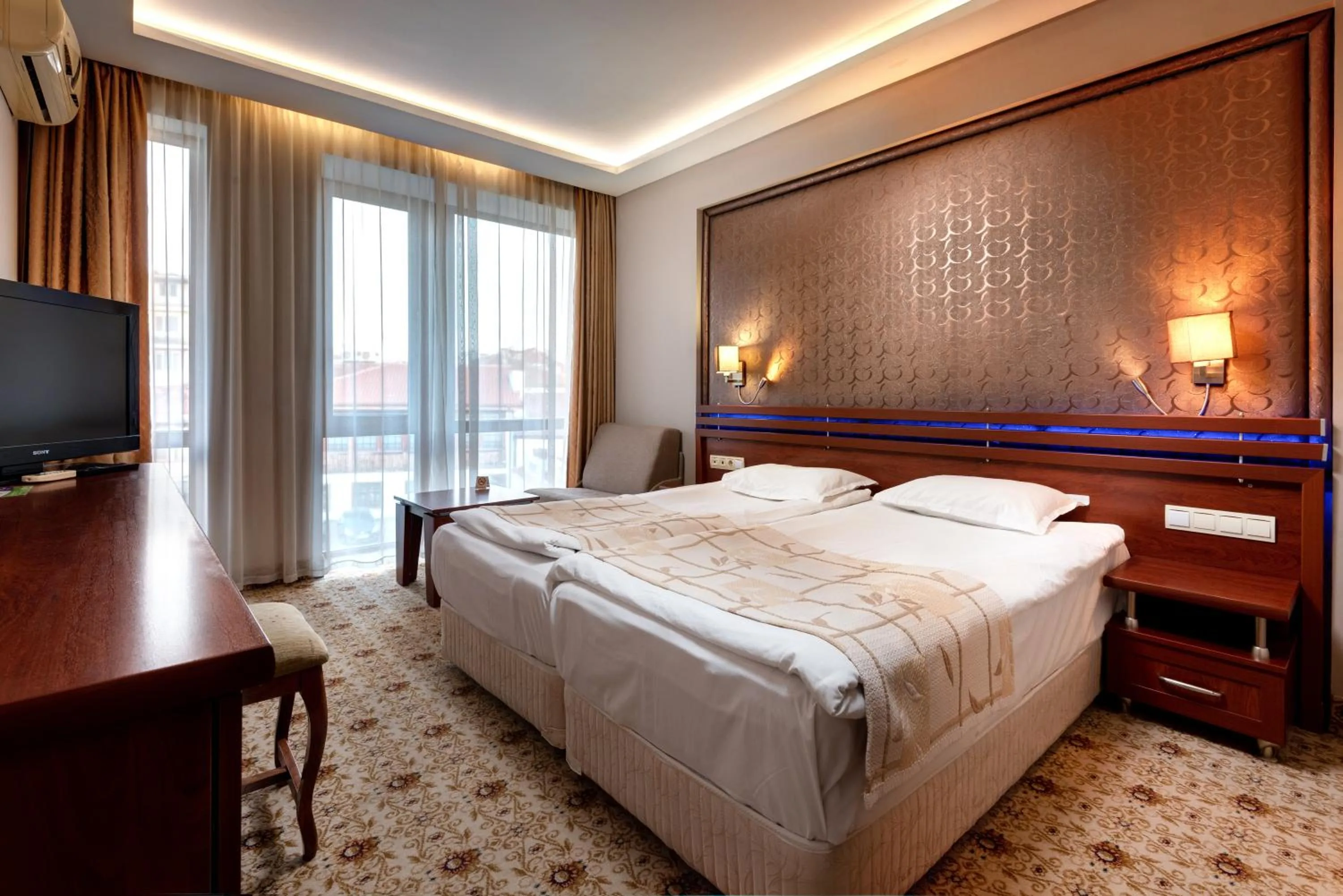 Photo of the whole room, Bed in National Palace Wine & Spa Hotel