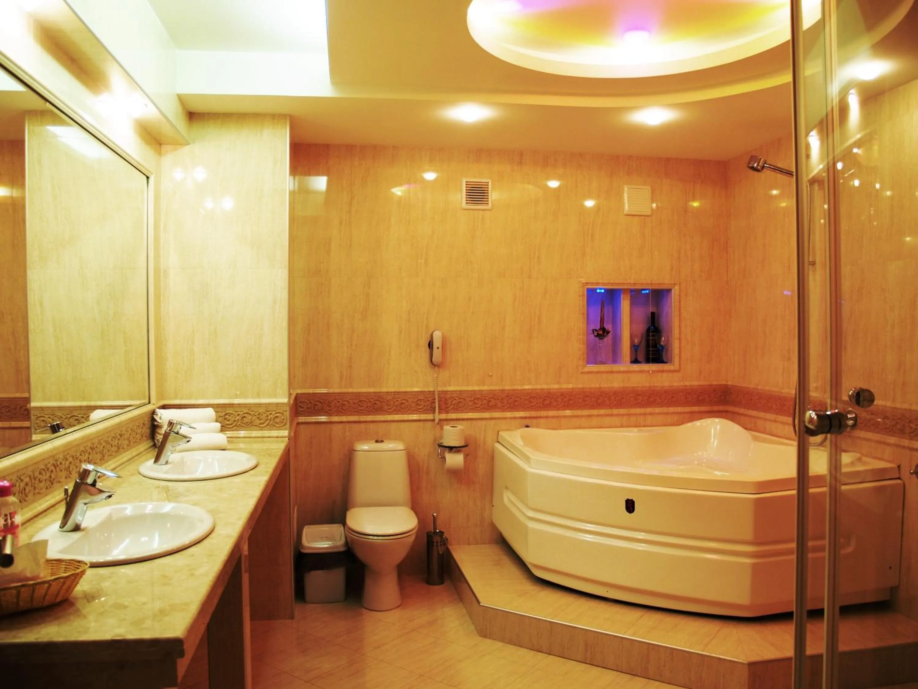 Bathroom in National Palace Wine & Spa Hotel
