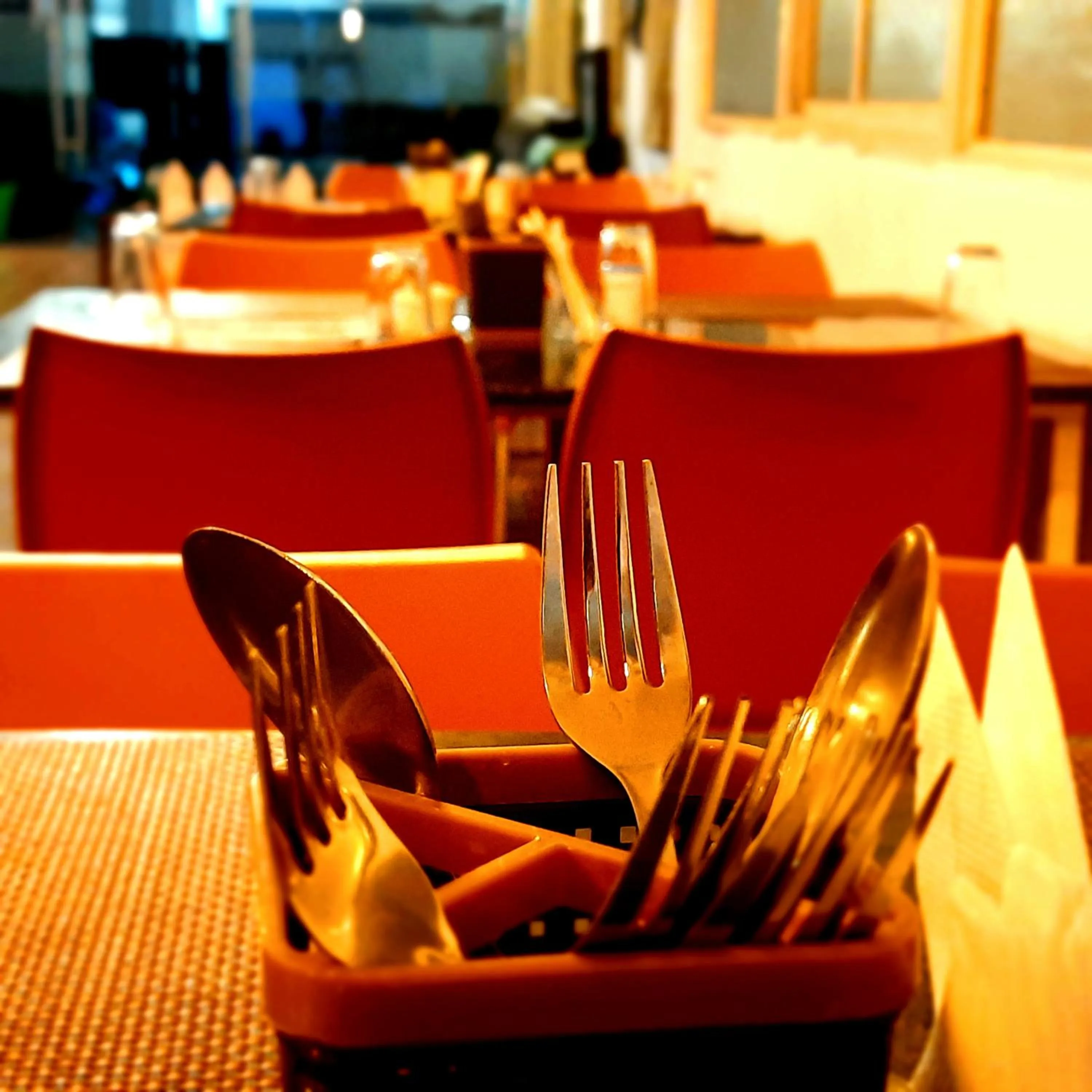 Restaurant/places to eat in The Roy Grand Inns