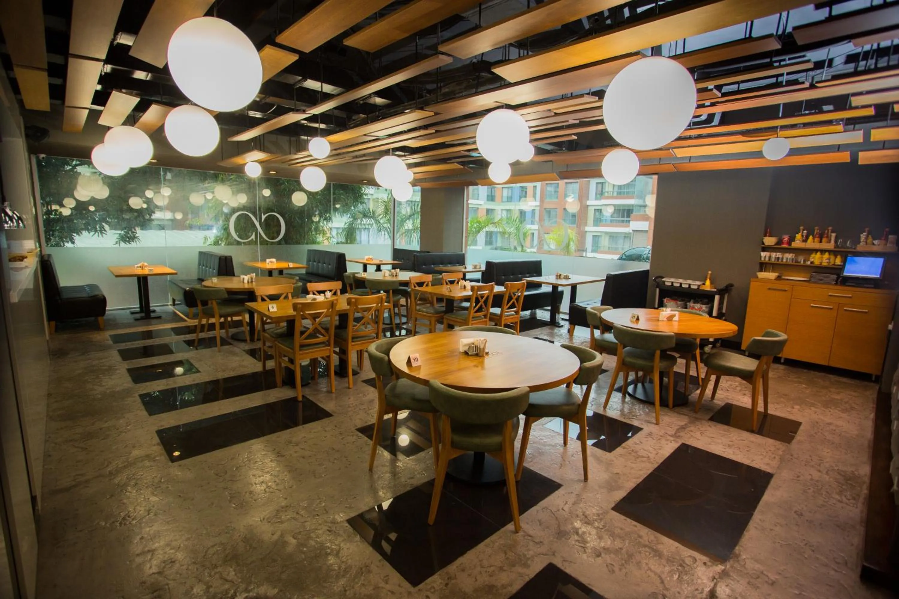 Restaurant/places to eat in Accra Luxury Apartments @ Pearl