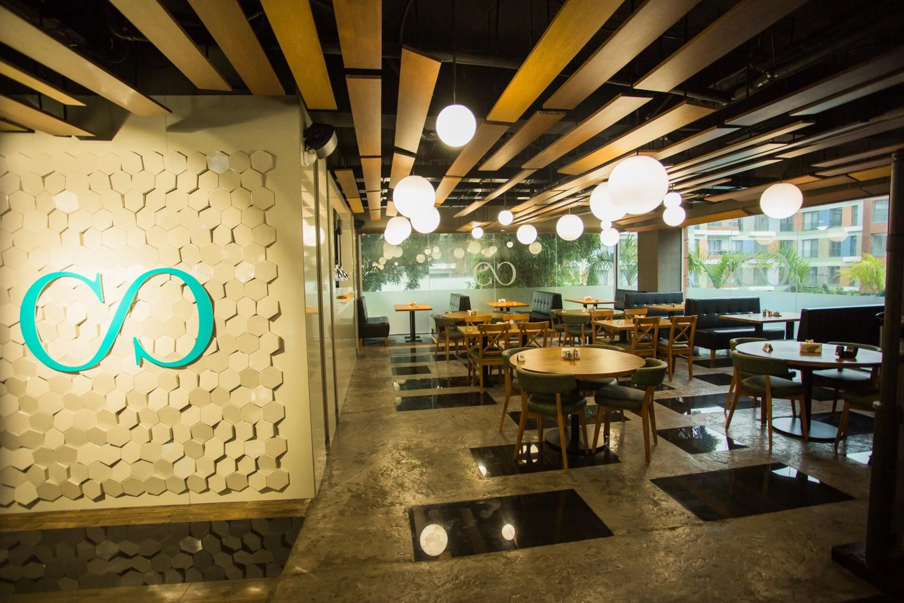 Restaurant/places to eat in Accra Luxury Apartments @ Pearl