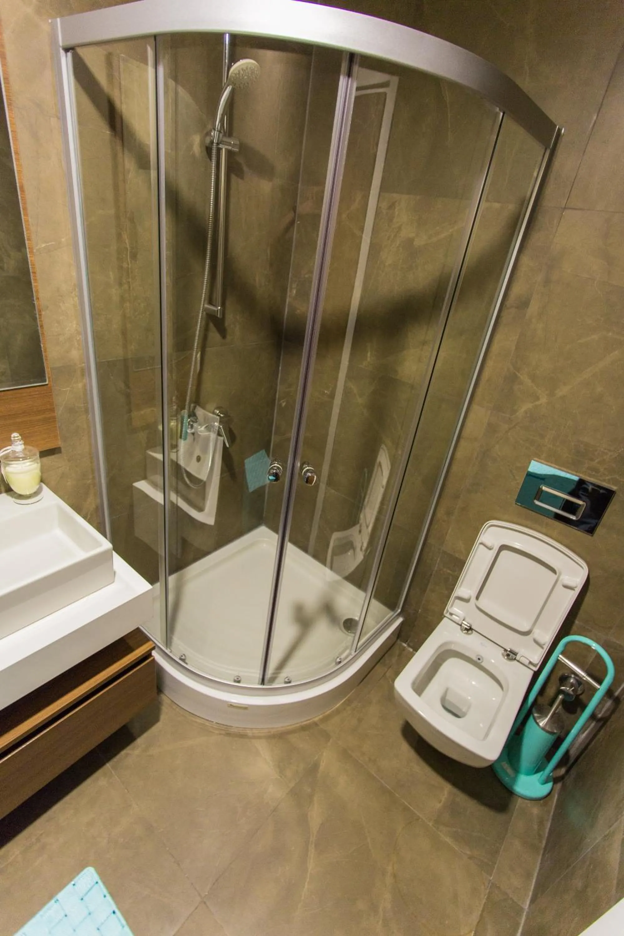 Shower in Accra Luxury Apartments @ Pearl