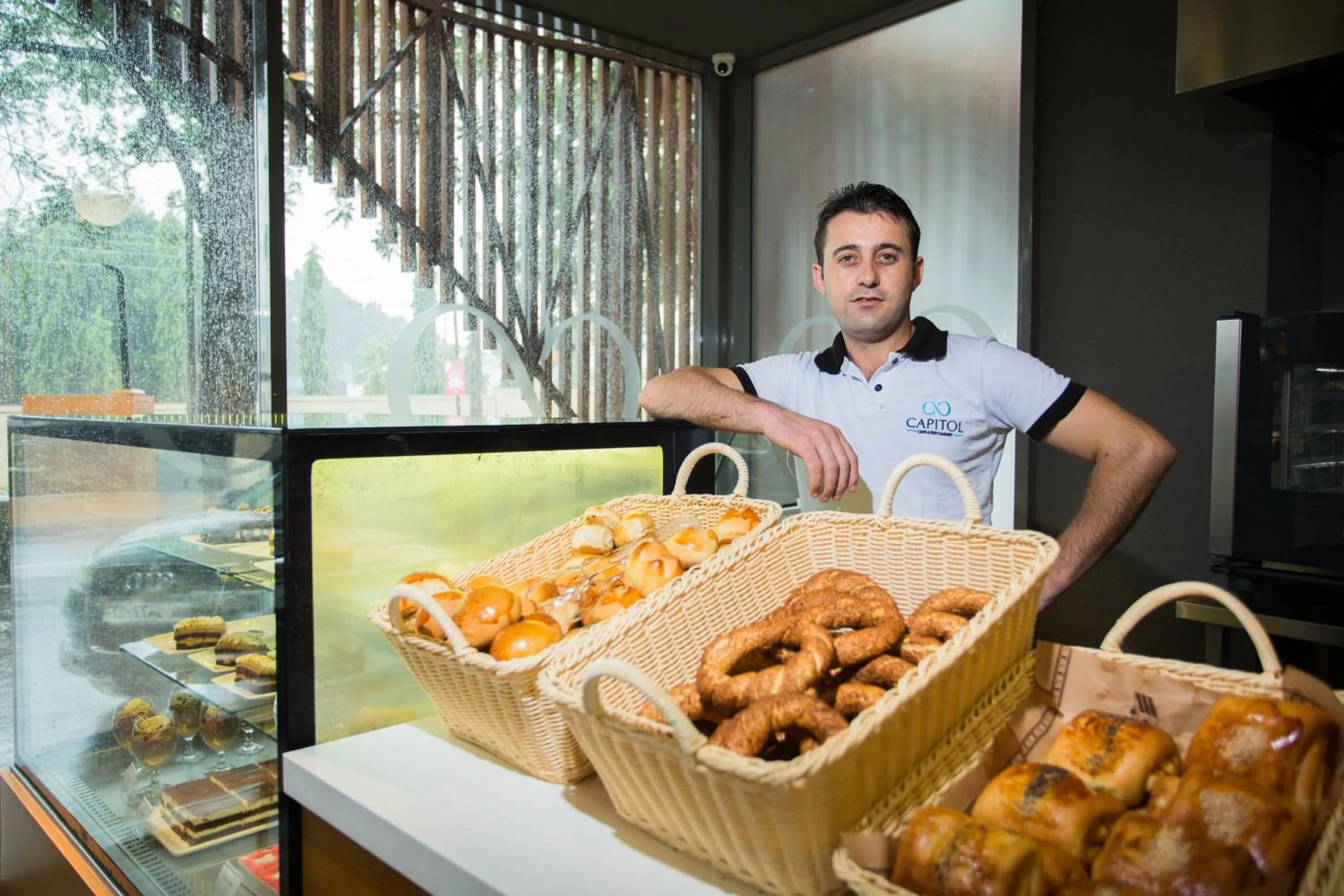 Restaurant/places to eat in Accra Luxury Apartments @ Pearl