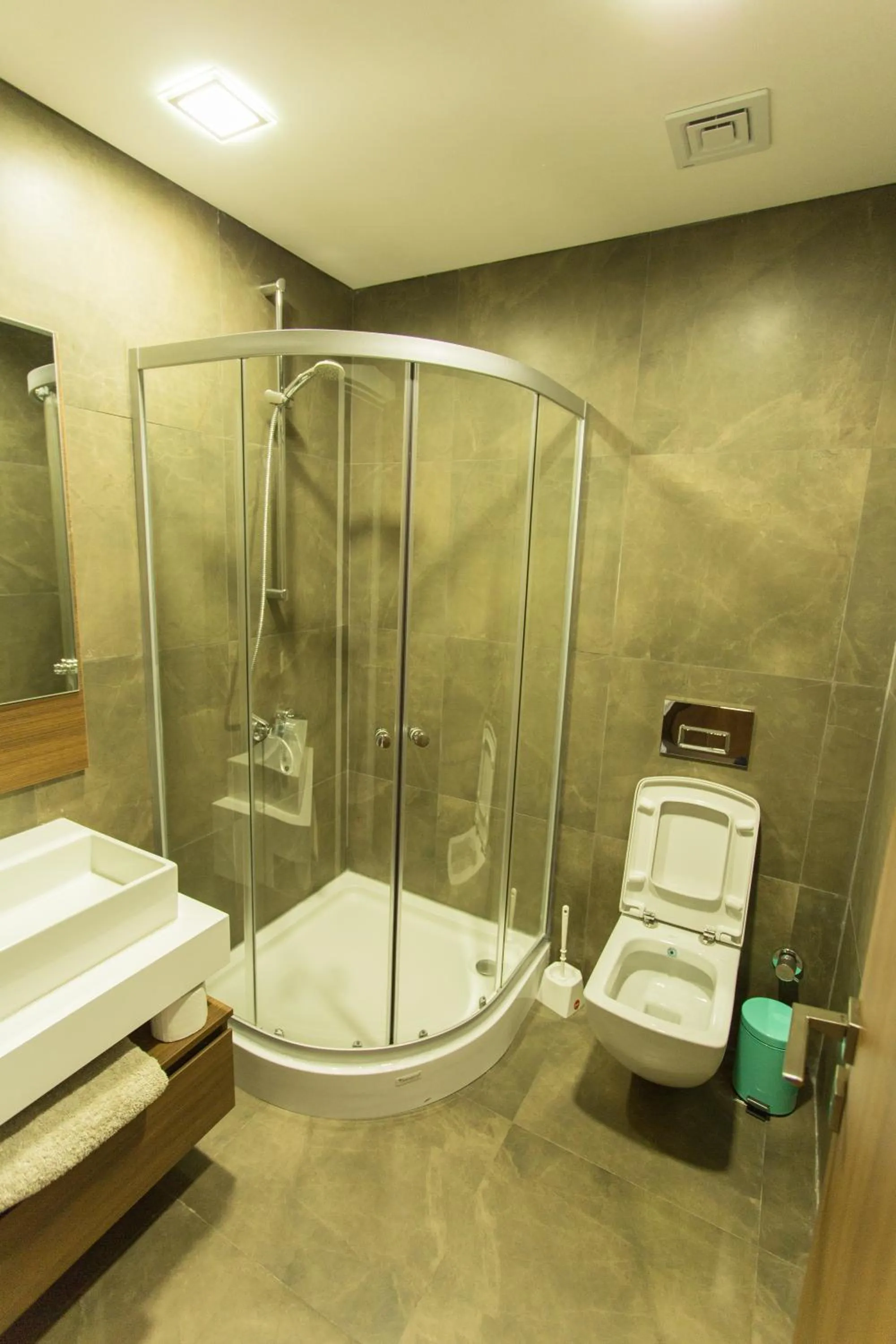 Bathroom in Accra Luxury Apartments @ Pearl